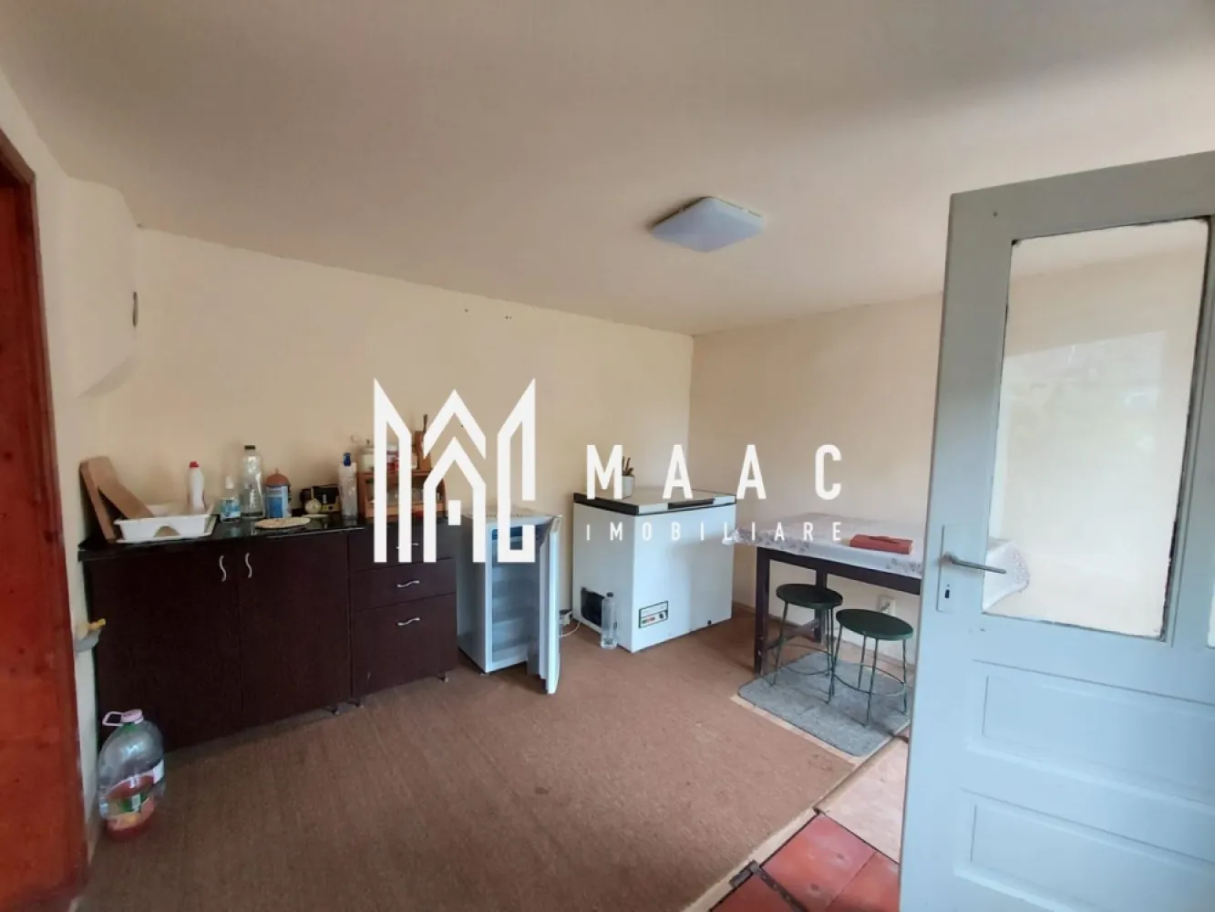 Casa | 1331 mp Teren | Miercurea Sibiului | - MAAC Imobiliare vă propune spre vânzare un teren generos de 1331mp cu construcție existentă, situat în Miercurea Sibiului, într-o zonă liniștită, ideală pentru dezvoltare rezidențială sau casă de vacanță .

Detalii proprietate:

Suprafață teren: 1331 mp

Racordat la toate utilitățile: apă, canalizare, curent electric (instalație electrică schimbată)

Suprafață utilă construcție existentă: 22 mp

Magazie: 11 mp

Avantaje:

Libertate de dezvoltare pentru proiecte rezidențiale sau recreative

Zonă liniștită, cu priveliște deschisă către câmp

Infrastructură completă pentru racordare la utilități

O oportunitate excelentă de investiție sau pentru amenajarea unei locuințe de vacanță într-un cadru natural, la doar câțiva pași de Sibiu.

Pentru mai multe detalii și programarea unei vizionări, vă invităm să ne contactați, menționând ID: CP2544817