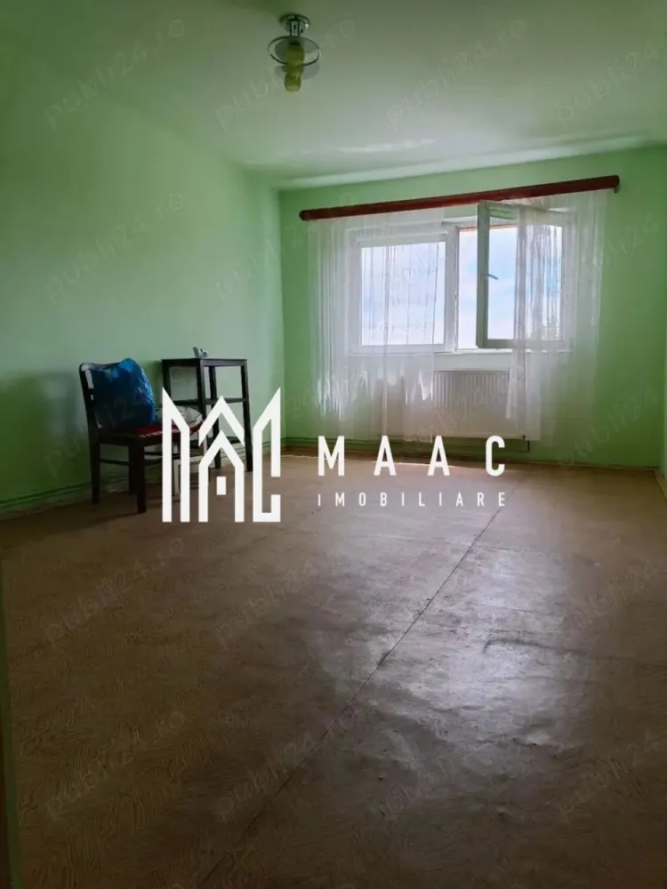 Apartament 2 camere | Balcon | Pivnita | Vasile Aaron - MAAC Imobiliare va prezinta un apartament decomandat cu 2 camere – Zona Vasile Aaron, Sibiu.

Caracteristici:
Suprafață utilă: 50 mp
Etaj: 4 din 5 (ultimul etaj este mansarda)

Compartimentare:
Living luminos, dormitor separat, bucătărie închisă, cu cămară, balcon închis de 5 mp.
Pivniță inclusă – spațiu suplimentar pentru depozitare

Dotări și finisaje:
Geamuri termopan
Centrală termică proprie cu calorifere 
Apartament luminos, cu orientare favorabilă

În imediata apropiere se află:
Magazine alimentare și supermarketuri
Stații de autobuz – conexiune rapidă cu restul orașului
Școli, grădinițe, parcuri și spații verzi
Farmacii, bănci și alte servicii utile

Ideal atât pentru locuit, cât și pentru investiție în scop de închiriere.

Pentru mai multe detalii precizati telefonic ca ati vazut anuntul cu ID: CP2544668