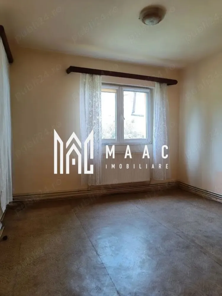 Apartament 2 camere | Balcon | Pivnita | Vasile Aaron - MAAC Imobiliare va prezinta un apartament decomandat cu 2 camere – Zona Vasile Aaron, Sibiu.

Caracteristici:
Suprafață utilă: 50 mp
Etaj: 4 din 5 (ultimul etaj este mansarda)

Compartimentare:
Living luminos, dormitor separat, bucătărie închisă, cu cămară, balcon închis de 5 mp.
Pivniță inclusă – spațiu suplimentar pentru depozitare

Dotări și finisaje:
Geamuri termopan
Centrală termică proprie cu calorifere 
Apartament luminos, cu orientare favorabilă

În imediata apropiere se află:
Magazine alimentare și supermarketuri
Stații de autobuz – conexiune rapidă cu restul orașului
Școli, grădinițe, parcuri și spații verzi
Farmacii, bănci și alte servicii utile

Ideal atât pentru locuit, cât și pentru investiție în scop de închiriere.

Pentru mai multe detalii precizati telefonic ca ati vazut anuntul cu ID: CP2544668