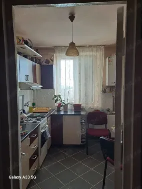 BRASADAS vinde ap 3 cam etaj 4/4 Soarelui.