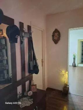 BRASADAS vinde ap 3 cam etaj 4/4 Soarelui.