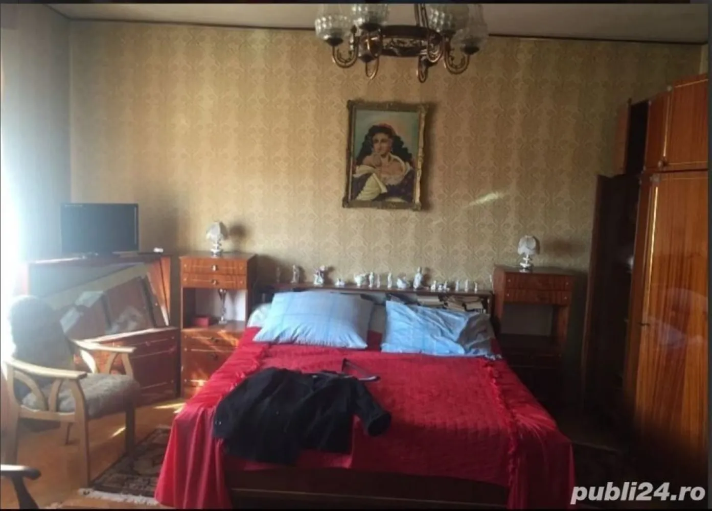 BASARAS vinde casa inchiriata pe 3 ani 800 Euro/luna. - Agenția imobiliara BRASADAS vinde casa cu sau fara chirie in derulare pe o perioada de 3 ani cu posibilitate prelungire ( chirie 800Euro, lunar utilitatile in seama chiriasului ) , imobilul P+1 nivele ( 170 mp avand 4 camere, living, bucatarie, 2 bai, terasa mare etaj ) cu dependinte 2 beciuri si un spatiu comercial de 40 mp inclus in cladire la parter fost bar cu posibilitatea relurii activitatii sau destinatie de garaj auto, curte aferenta. 
www.brasadas.com.
