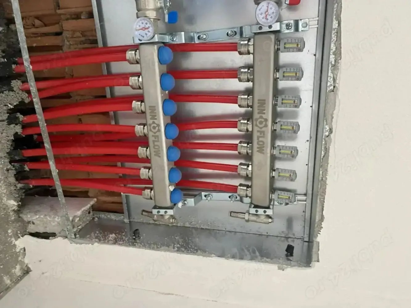 Agentia imobiliara BRASADAS vinde ap NOU -2025- cu 3 Camere. - Apartament 3 camere , semifinisat , bucatarie ,debara ,incalzire in pardoseala ,geamuri termopan triplex , centrala termica ,incalzire in pardoseala ,1 loc parcare privata , 2 bai , 86 mp utili ,din care 11 mp balcon, lift .
Www.brasadas.com.