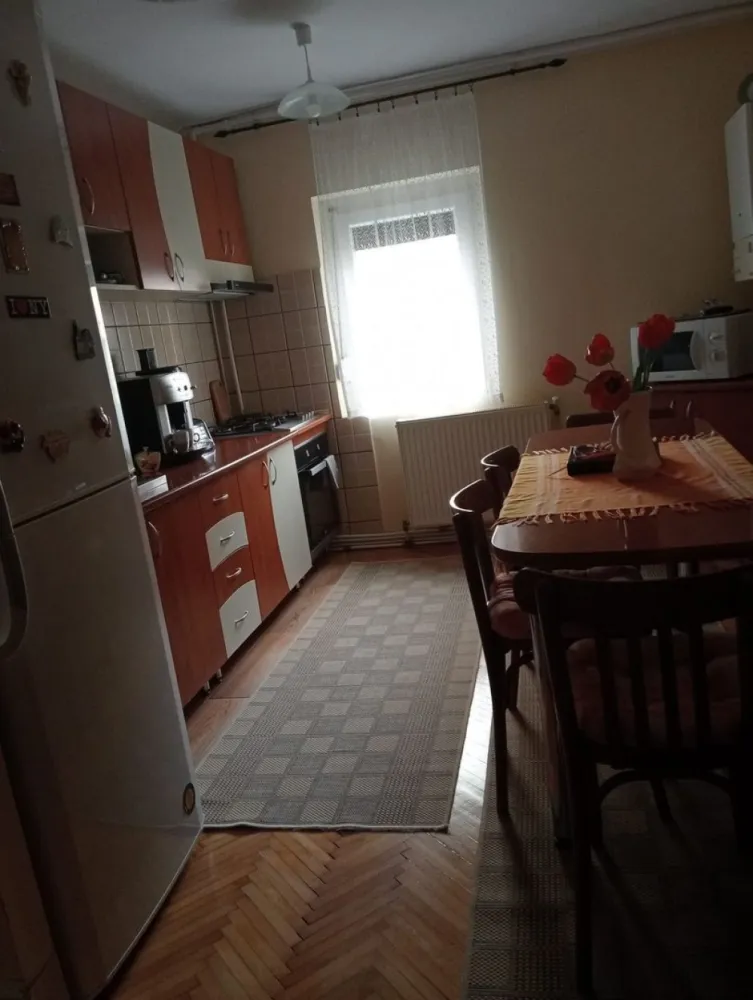 BRASADAS vinde ap 3 cam decomandat, la parter in Micro 16. - Agenția imobiliara BRASADAS vinde apartament cu 3 camere, decomandat, la parter, in cartierul Micro 16.
Www.brasadas.com.