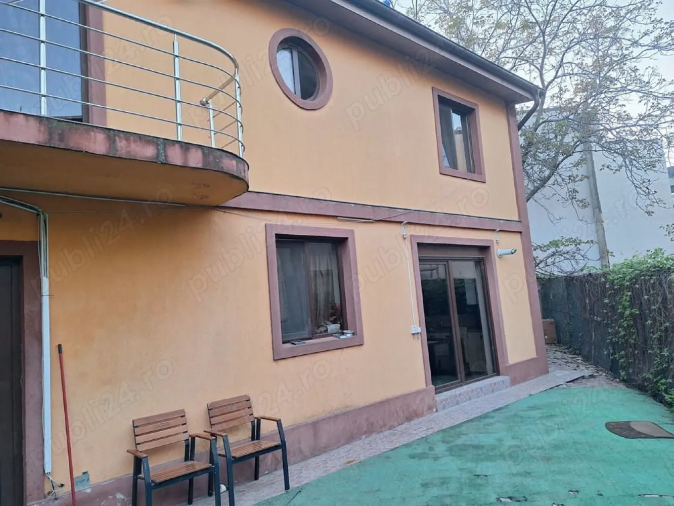Închiriez vilă situata central - Închiriez vilă situata central,Calea Serban Voda 106, mobilata ,utilata, living cu bucătărie americana ,2 dormitoare.
Tf