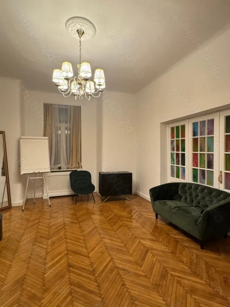 Apartament în Vila Unirii - Se închiriază apartament în vila 4 camere ,1 baie,1 bucătărie,1 hol,scara interioară privată în zona Unirii cu ieșire la tribunal .140m. A fost renovată recent fiecare cameră dispune de aer condiționat ,încălzirea centrala pe gaz nouă , interfon cu cameră sistem de camere supraveghere.
Ideală studio foto ,show-room ,birou sau cabinet ! 
Casa a fost reabilitată și renovată nu deține bulină roșie