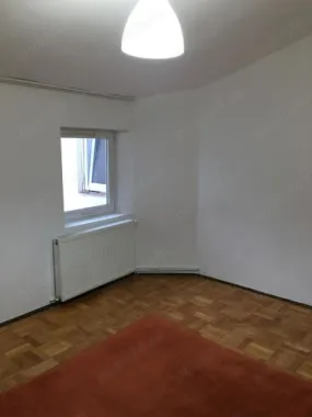 apartament 3 camere decomandate la curte (et.1), zona Dacia-Mosilor. pret 380 euro