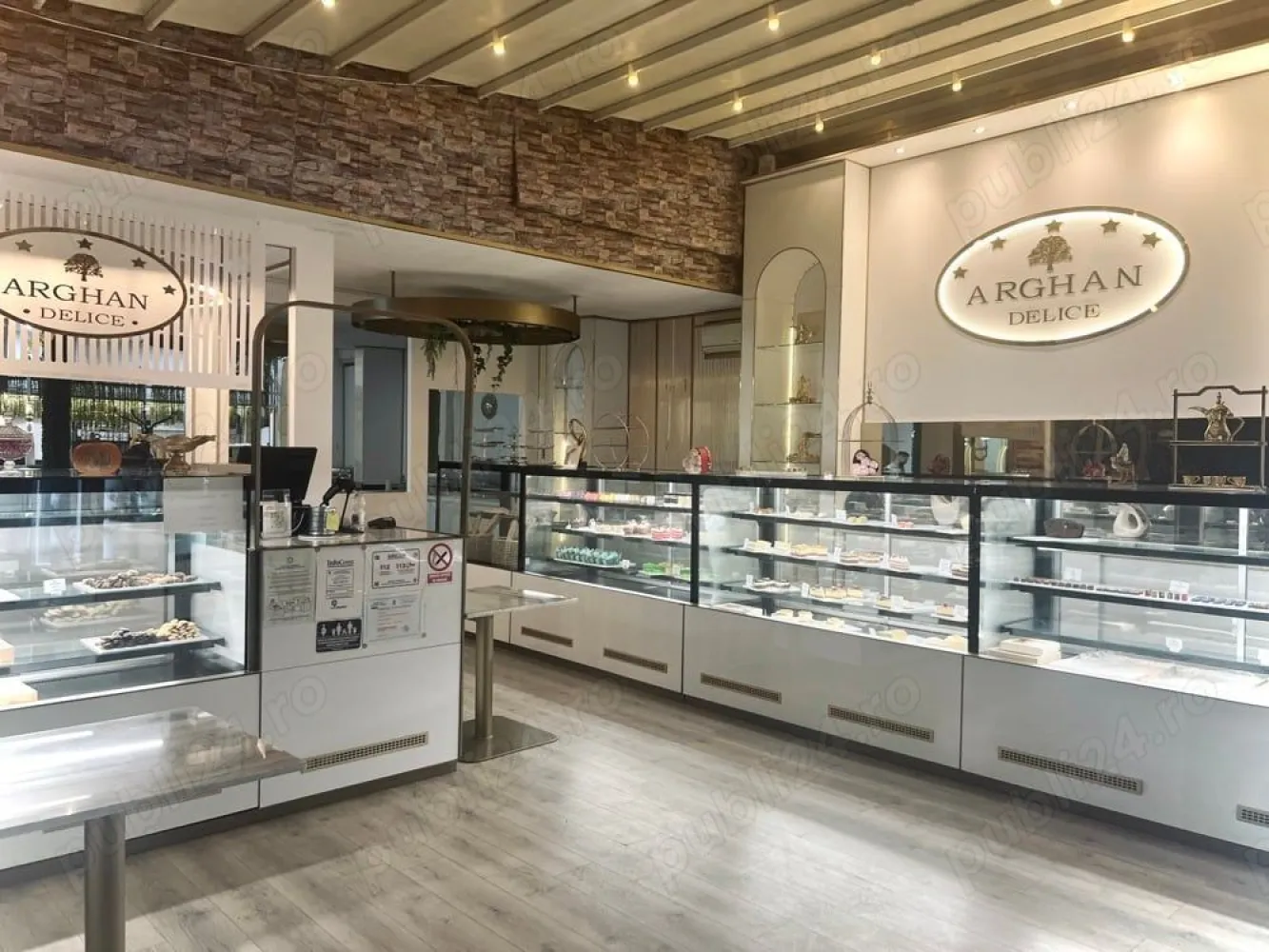 Vânzare Închiriere proprietate 756m2 ultracentral, lângă Arcul de Triumf - Vânzare Închiriere proprietate deosebită situată ultracentral, pe strada Clucerului, la câteva minute de Arcul de Triumf. Suprafața terenului: 756m2
Construcție existentă: Spațiu comercial de 500m2, funcționând ca restaurant încă din anul 2000 până în prezent.
Pentru mai multe informații: Telefon -