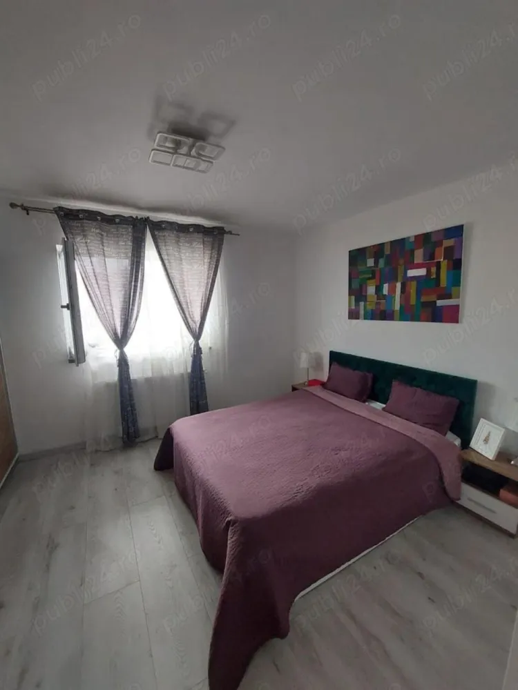 Apartament cu 2 camere in Bragadiru zona Prelungirea Ghencea - Apartament spatios cu 2 camere in Bragadiru zona Prelungirea Ghencea. 
Suprafața utila de 61,8 mp, iar suprafata totala de 68,5 mp. Etajul 1 din 4, blocul este finalizat în 2021, foarte bine izolat fonic, structura blocului este facuta din caramida si beton. 

Se vinde complet mobilat! O parte din mobilier este achizitionat recent. Incalzirea apartamentului este realizata prin calorifere cu ajutorului centralei termice. Apartamentul este racordat la toate utilitățile. 

Vecinătăți: Mega Image, grădinițe, saloane, restaurante, spălătorii, service auto etc. 

Blocul face parte dintr un complex dotat cu bariere și camere de supraveghere care este situat pe strada Cireșar din Bragadiru.

Se acceptă CREDIT IPOTECAR PRIMA CASĂ CASH NEGOCIABIL ȘI MUTAREA IN NOUL TAU APARTAMENT SE POATE REALIZA IMEDIAT. Numere de contact: