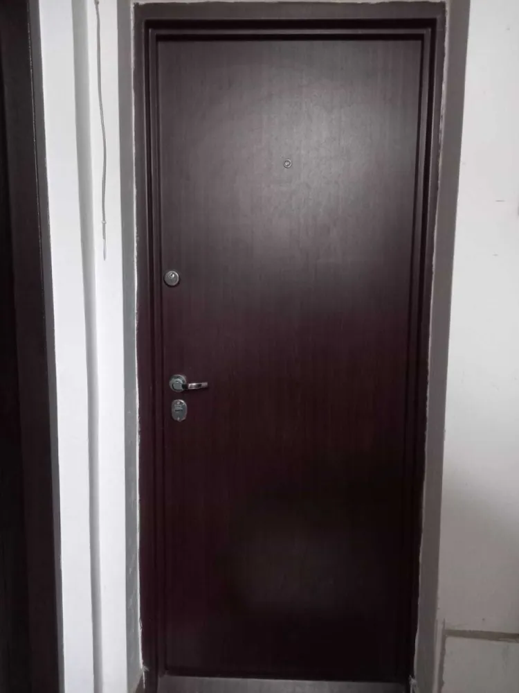 Garsoniera ANL Brâncuși lângă Centrul medical Brâncuși 42mp Etaj1/4 - Proprietar, vând garsonieră situată in cartier ANL Brâncuși, pe Aleea Cumințenia Pământului, în apropierea Centrului Medical Brâncuși și Drumul Valea Largă (proaspăt inaugurat).
Suprafața totala 42mp, Etaj 1/4, Cf.1, Decomandat, bloc din 2010.
Blocul este la 10 min (1200m) de Metrou Valea Ialomiței; stație STB 93 în spatele blocului. Căldura și apa caldă sunt furnizate cu ajutorul unei centrale de scară (căldură suficientă în sezonul rece). Contorizare individuală la curent electric și gaze. Bloc izolat termic. Acces pe bază de cartelă individuală.
Îmbunătățiri: ușă metalică cu încuietori securizate, ferestre termopan la balcon, AC, mobilă de bucătărie, hol (dulap haine) și pat în stare foarte bună.
Garsoniera a fost de curând zugrăvită și nu a fost niciodată închiriată