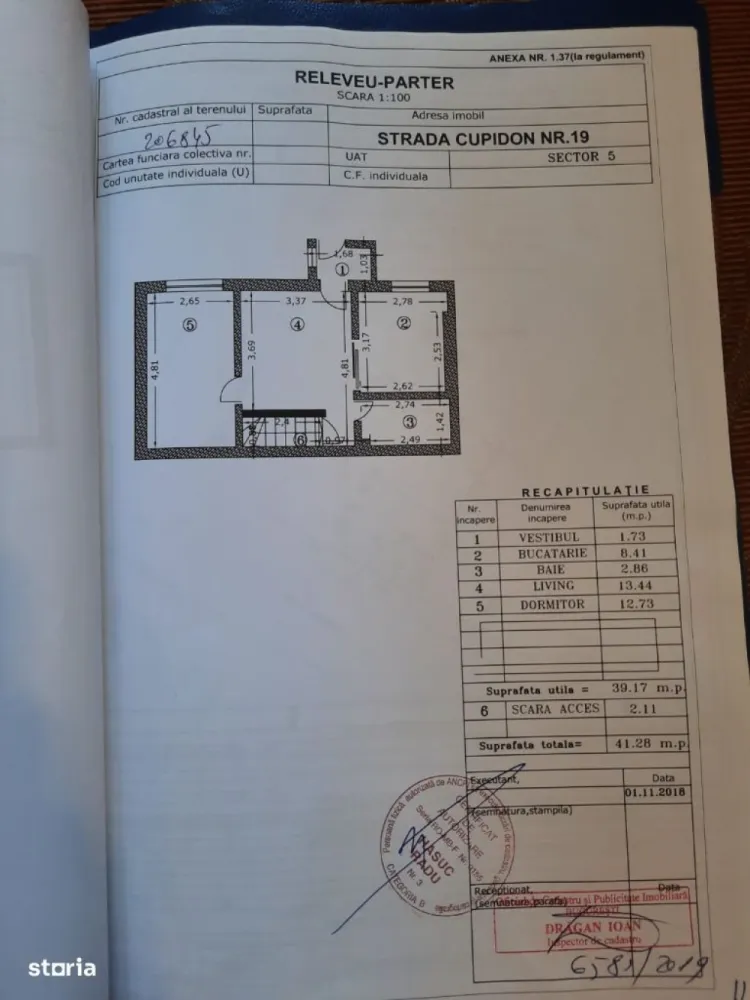 Casa / Vilă Carrefour Alexandria Rahova - Contact 
Direct Propietar
Casa este situata la 200 de metri Carrefour Alexandriei, Kaufland , Lid'l pe strada Cupidon intr.o zona linistita
-situata la 20 de min de Piata Unirii si 40 de min de Piata Romana .
Mijloace de transport accesibile
 STB - autobuz 226 ( ajunge la piata Romana)
-tramvai 32 ( ajunge la piata Unirii)
-troilebuz 96 ( ajunge la gara de nord)
Constructie caramida si cadre B.A. , constructie 2007 
Suprafata construita 58 m2
Suprafata locuibila parter+etaj 109m2
Suprafata teren 107 m2
Facilitati :
-garaj
-Foisor
-gratar
-curte
-magazie 
-gradina
-pivnita (beci)
Dispune de 2 livinguri , 3 camere, bucatarie si 2 bai
Casa dispune de Centrala pe gaze, Rulori la geam , apa menajera si canalizare . 
Casa se vinde fara mobilier .
Pret 200000 EURO Neg