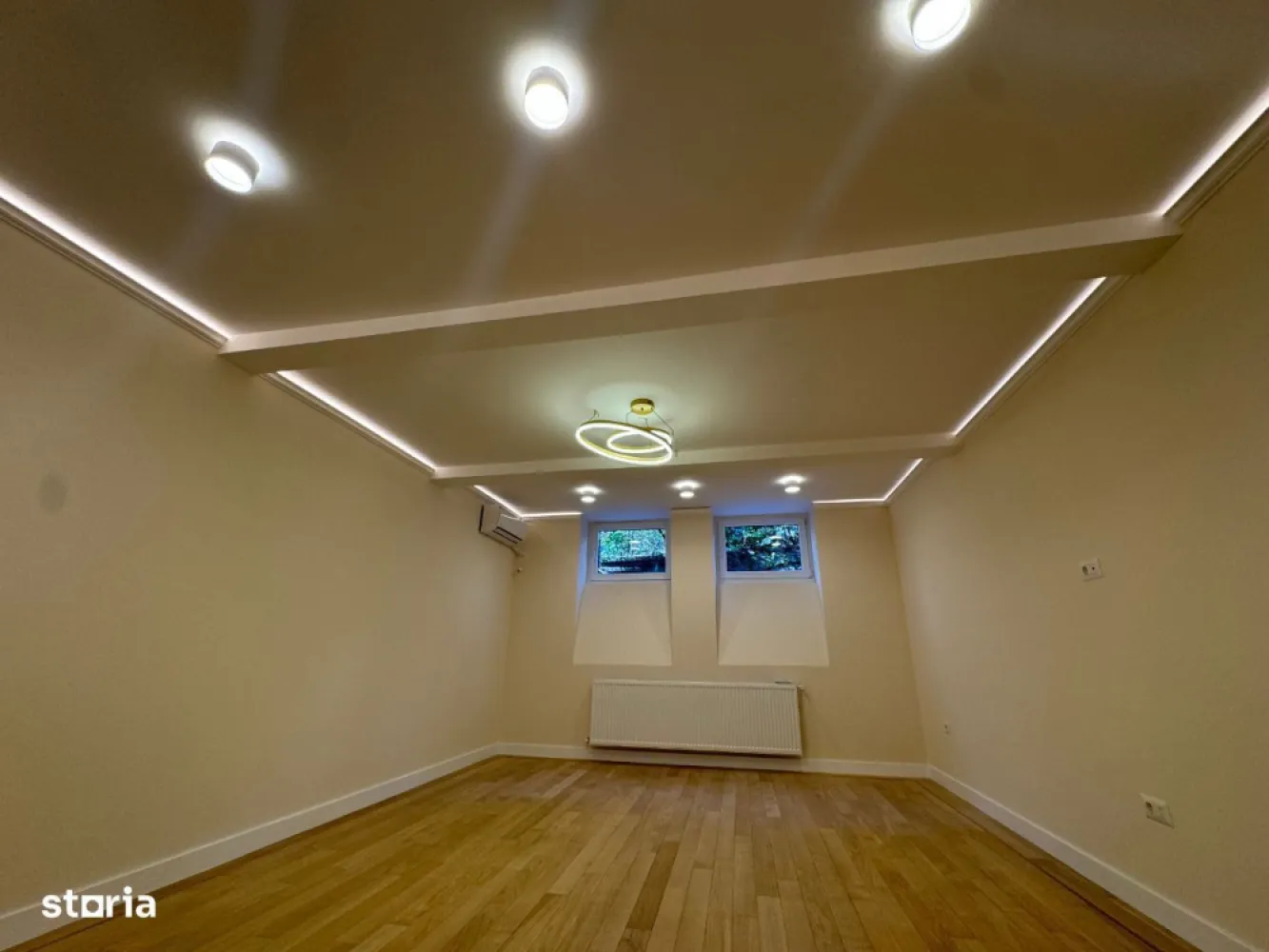 Proprietar vand apartament 5 camere Dorobanti lux - Proprietar vand apartament lux in Calea Dorobanti 45, la 100 m de ASE/Sheraton/Piata Romana, la demisolul unui imobil interbelic P+2 (FARA risc seismic, foarte solid, pereti de 60 cm!), bine izolat
Suprafata utila este 130 mp (construita 145 mp), plus terasa 15 mp
Apartamentul a fost renovat complet 2024-instalatie electrica/sanitara (PEX) noua, centrala termica proprie, aere conditionate noi, calorifere noi, obiecte iluminat noi, usi FILO MURO Italia, mobilier baie/bucatarie noi, bucatarie complet mobliata (fronturi MDF vopsit alb mat) si utilata (masina spalat vase, frigider, plita, cuptor, hota), terasa mobilier exterior inclus, termopane, 1 canapea 3 locuri piele alba-inclusa
Loc intrare, bai, loc luat masa, bucatarie: placare TRAVERTIN
Cele 5 camere+holuri: parchet lemn stratificat masiv de stejar clasa A lux, montat pe suport OSB de 12mm
Una din camere are in dotare semineu original (caramida originala albastra)
Apartamentul dispune de 2 bai, o baie de serviciu de 3 mp si o toaleta de 11 mp, 5 camere, terasa, zona intrare, zona loc luat masa
Apartamentul are in dotare 1 loc de parcare situat chiar in fata imobilului