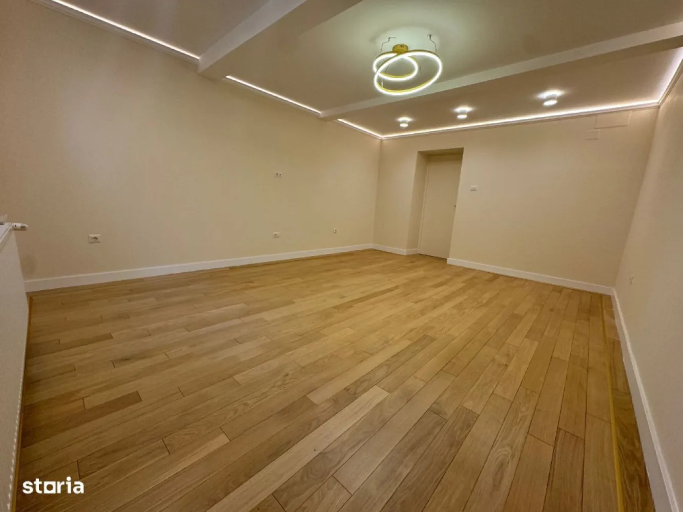 Proprietar vand apartament 5 camere Dorobanti lux - Proprietar vand apartament lux in Calea Dorobanti 45, la 100 m de ASE/Sheraton/Piata Romana, la demisolul unui imobil interbelic P+2 (FARA risc seismic, foarte solid, pereti de 60 cm!), bine izolat
Suprafata utila este 130 mp (construita 145 mp), plus terasa 15 mp
Apartamentul a fost renovat complet 2024-instalatie electrica/sanitara (PEX) noua, centrala termica proprie, aere conditionate noi, calorifere noi, obiecte iluminat noi, usi FILO MURO Italia, mobilier baie/bucatarie noi, bucatarie complet mobliata (fronturi MDF vopsit alb mat) si utilata (masina spalat vase, frigider, plita, cuptor, hota), terasa mobilier exterior inclus, termopane, 1 canapea 3 locuri piele alba-inclusa
Loc intrare, bai, loc luat masa, bucatarie: placare TRAVERTIN
Cele 5 camere+holuri: parchet lemn stratificat masiv de stejar clasa A lux, montat pe suport OSB de 12mm
Una din camere are in dotare semineu original (caramida originala albastra)
Apartamentul dispune de 2 bai, o baie de serviciu de 3 mp si o toaleta de 11 mp, 5 camere, terasa, zona intrare, zona loc luat masa
Apartamentul are in dotare 1 loc de parcare situat chiar in fata imobilului
