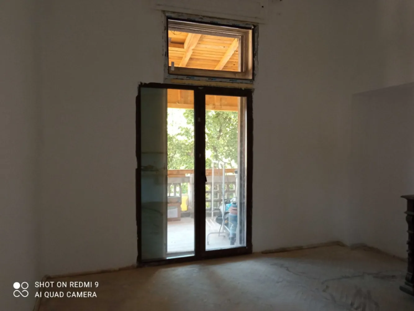 Vand 3 apartamente intr-o vila cu 1 etaj - Vand trei apartamente renovate 2023, care au o suprafață totală de 190 mp, situate pe strada Viitorului, nr. 33, sector 2, într-o vilă cu un total de 5 apartamente, celelalte 2 apartamente fiind nelocuite, vandabile.
Suprafața totală a terenului, incluzînd și vila, este de 700 mp.
Vila nu este de patrimoniu istoric. Curtea este comuna.