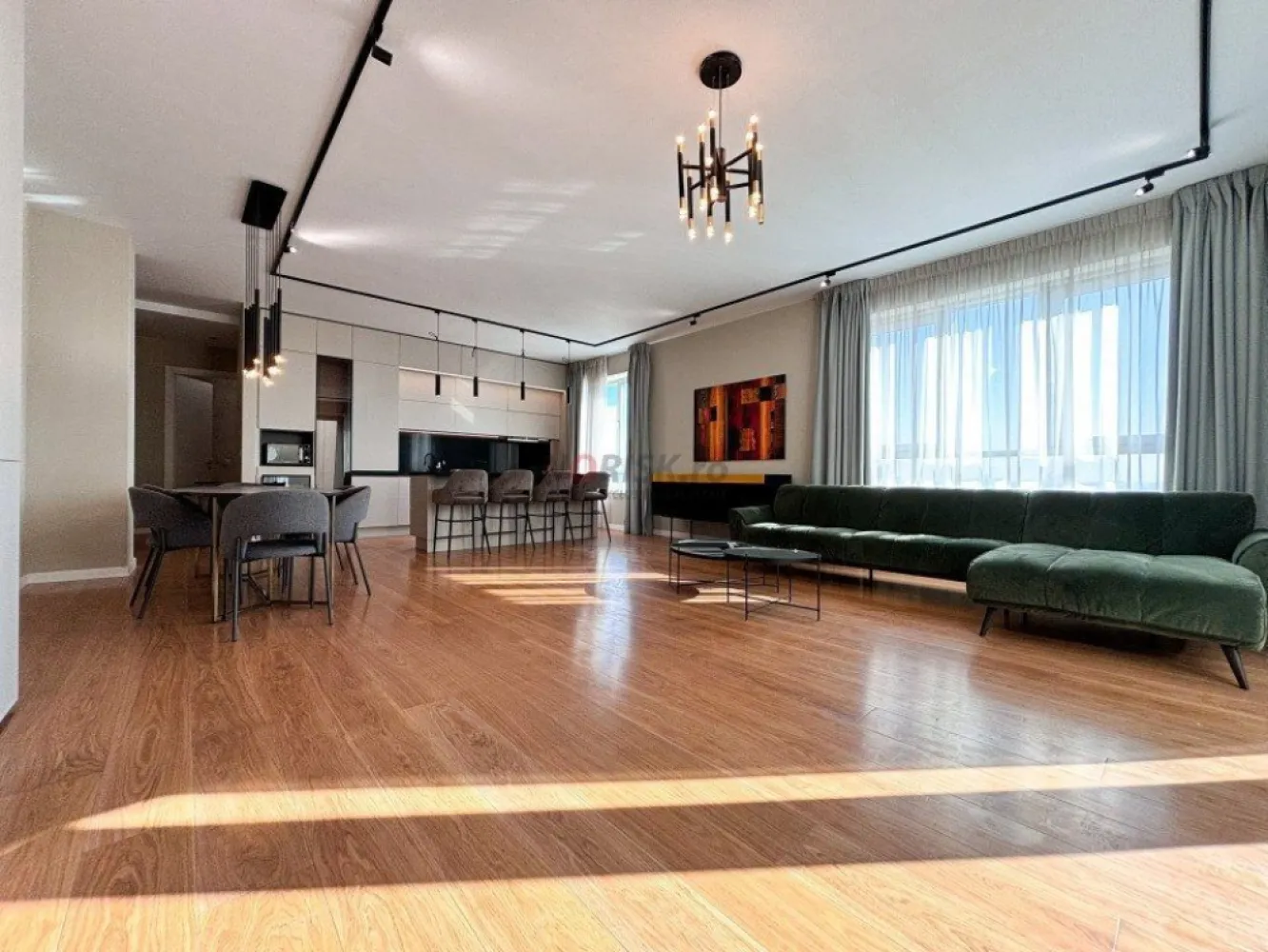 DUPLEX 4 CAMERE Luxul la Tine Acasa ! - COMISION 0% 
Va invitam sa deveniti parte din comunitatea selecta a LUXURIA Residence, o emblema a luxului si a designului contemporan, cu acest apartament
tip DUPLEX de 4 Camere, ce se intinde pe o suprafata TOTALA de 190mp, avand o terasa de 18 mp, 3 bai, 3 dormitoare si un Living spatios impreuna cu spatiul dedicat bucatariei.

Aflat la etajul al 10-lea si al 11-lea ai unei cladiri de 11 etaje, acesta proprietate ofera o vedere panoramica impresionanta, avand in prim plan zona de case si cladiri noi.

Te vei bucura in fiecare zi de multa lumina naturala datorita pozitionarii si a geamurilor mari, oferindu-ti astfel confortul si stilul de viata exclusivist. Acest Apartament va deveni pentru tine ACASA pentru ca iti ofera TOT ceea ce este necesar si suficient.

Aflat intre parcurile Herastrau, Kiseleff si Bazilescu, Luxuria Residence este un cartier Verde, un parc intre parcuri. Oferind un mixt de caracteristici unice, greu de gasit in oras, ansamblul ofera un standard inalt de calitate a vietii in cel mai nou pol de dezvoltare a orasului.
 
Va asteptam pentru o vizionare, pentru a experimenta direct ceea ce inseamna standardele inalte ale vietii urbane. Contactati-ne azi pentru a descoperi mai multe despre acest apartament exceptional.

BONUS : pretul locului de Parcare este INCLUS