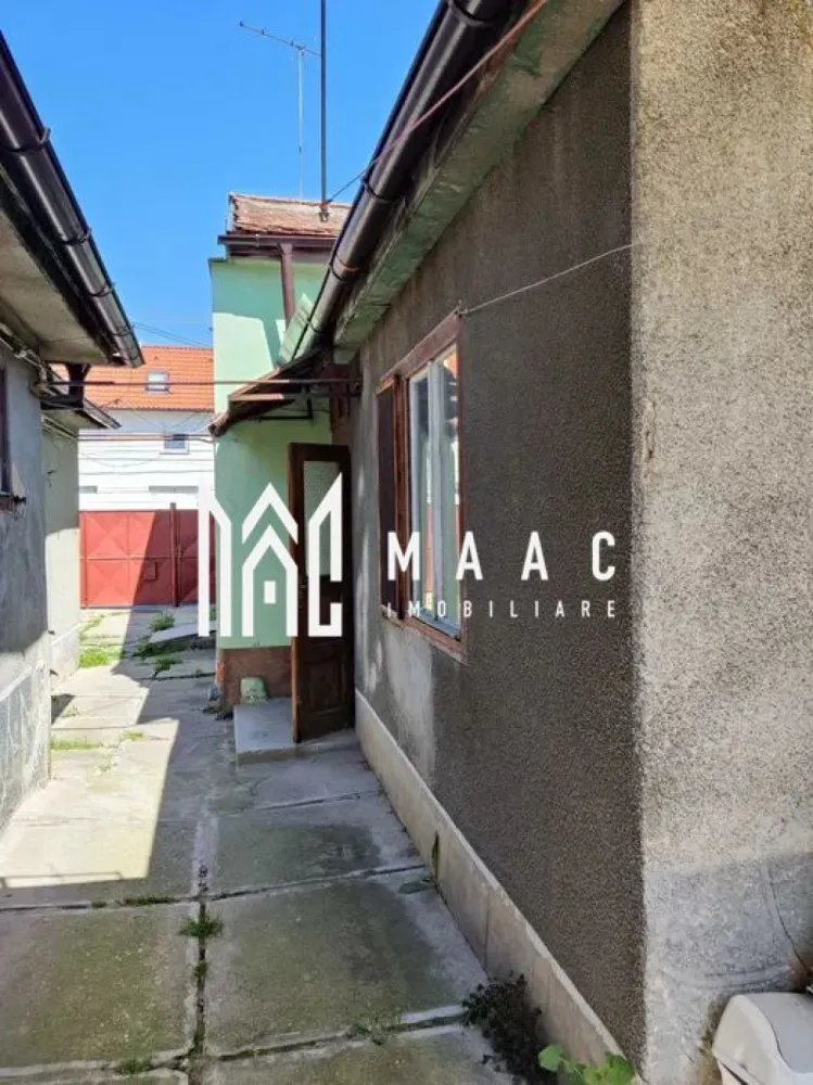 Casa Duplex I Curte I Pivnita I Terezian - MAAC Imobiliare vă propune spre vânzare o casă cu 3 camere, situată în zona Terezian, într-o curte comună cu un singur alt proprietar, proprietate ideală pentru cei care își doresc un spațiu ce poate fi amenajat și personalizat după propriul gust.

Imobilul are o suprafață utilă de 70 mp și necesită renovare completă, oferind astfel oportunitatea unei recompartimentări și reamenajări în funcție de nevoi. Se vinde nemobilată și neutilată, fiind disponibilă imediat.

Compartimentare:
-3 camere
-Bucătărie
-Baie
-Pivniță uscată

Detalii suplimentare:
-Curte comună cu încă un vecin
-Acces auto

Avantaje:
-Zonă accesibilă și căutată – Terezian
-Aproape de transport public, școli și magazine
-Spațiu generos, potrivit pentru renovare și recompartimentare
-Vecinătate liniștită

Pentru mai multe informații și programarea unei vizionări, vă rugăm să menționați la telefon numărul CP2536640.