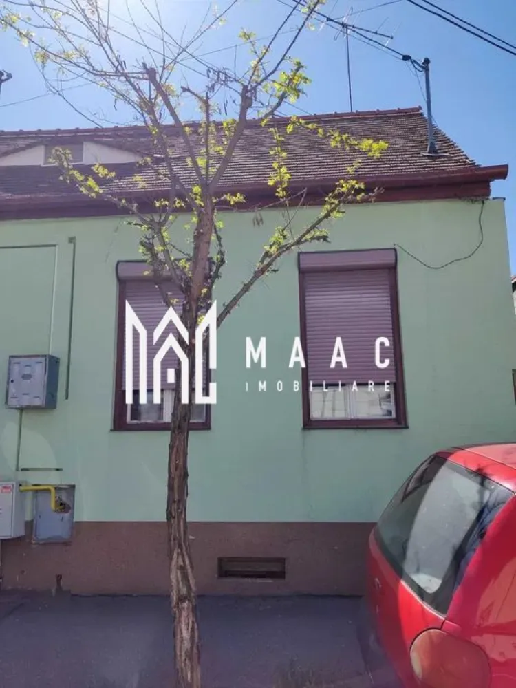 Casa Duplex I Curte I Pivnita I Terezian - MAAC Imobiliare vă propune spre vânzare o casă cu 3 camere, situată în zona Terezian, într-o curte comună cu un singur alt proprietar, proprietate ideală pentru cei care își doresc un spațiu ce poate fi amenajat și personalizat după propriul gust.

Imobilul are o suprafață utilă de 70 mp și necesită renovare completă, oferind astfel oportunitatea unei recompartimentări și reamenajări în funcție de nevoi. Se vinde nemobilată și neutilată, fiind disponibilă imediat.

Compartimentare:
-3 camere
-Bucătărie
-Baie
-Pivniță uscată

Detalii suplimentare:
-Curte comună cu încă un vecin
-Acces auto

Avantaje:
-Zonă accesibilă și căutată – Terezian
-Aproape de transport public, școli și magazine
-Spațiu generos, potrivit pentru renovare și recompartimentare
-Vecinătate liniștită

Pentru mai multe informații și programarea unei vizionări, vă rugăm să menționați la telefon numărul CP2536640.