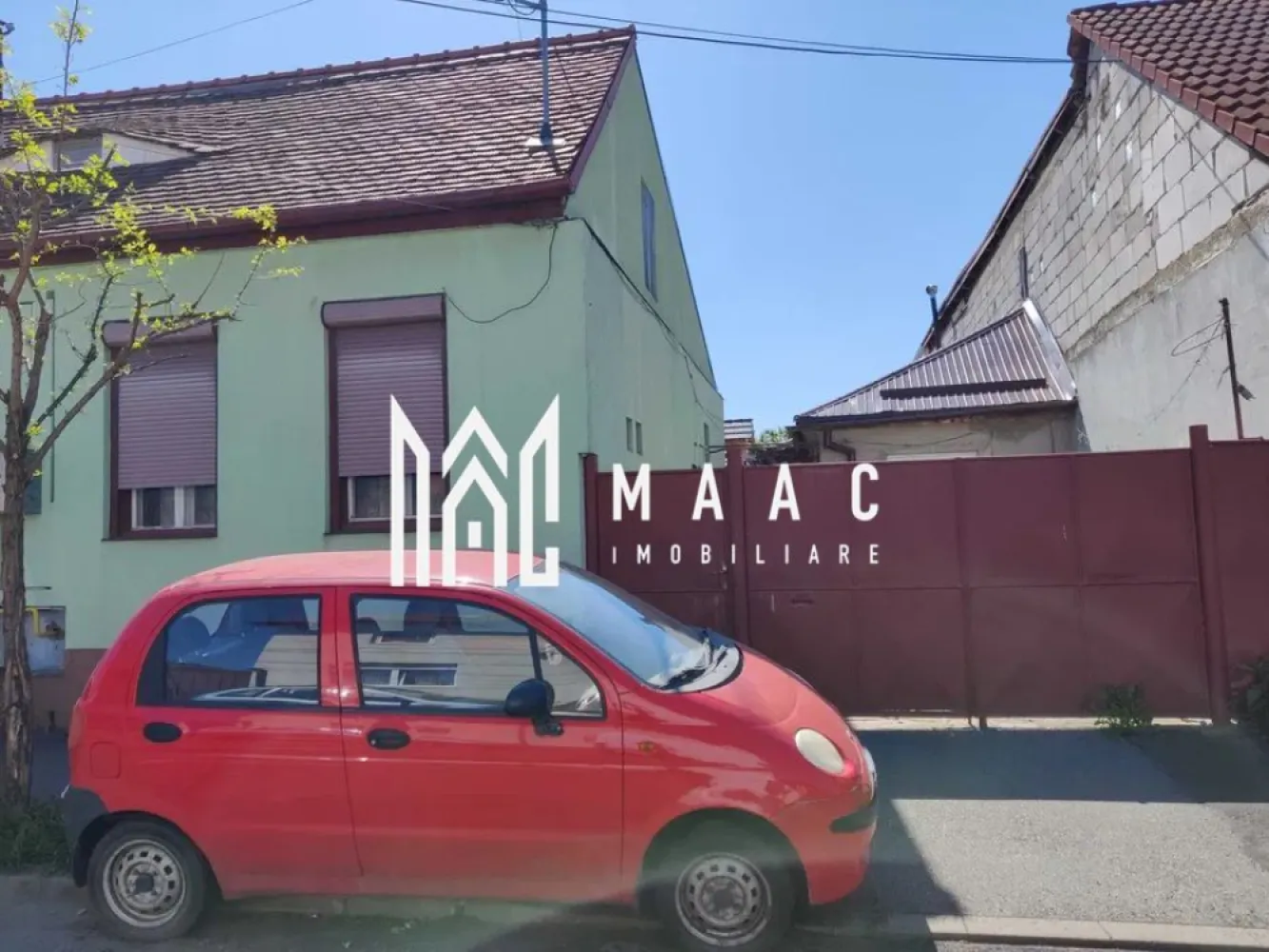 Casa Duplex I Curte I Pivnita I Terezian - MAAC Imobiliare vă propune spre vânzare o casă cu 3 camere, situată în zona Terezian, într-o curte comună cu un singur alt proprietar, proprietate ideală pentru cei care își doresc un spațiu ce poate fi amenajat și personalizat după propriul gust.

Imobilul are o suprafață utilă de 70 mp și necesită renovare completă, oferind astfel oportunitatea unei recompartimentări și reamenajări în funcție de nevoi. Se vinde nemobilată și neutilată, fiind disponibilă imediat.

Compartimentare:
-3 camere
-Bucătărie
-Baie
-Pivniță uscată

Detalii suplimentare:
-Curte comună cu încă un vecin
-Acces auto

Avantaje:
-Zonă accesibilă și căutată – Terezian
-Aproape de transport public, școli și magazine
-Spațiu generos, potrivit pentru renovare și recompartimentare
-Vecinătate liniștită

Pentru mai multe informații și programarea unei vizionări, vă rugăm să menționați la telefon numărul CP2536640.