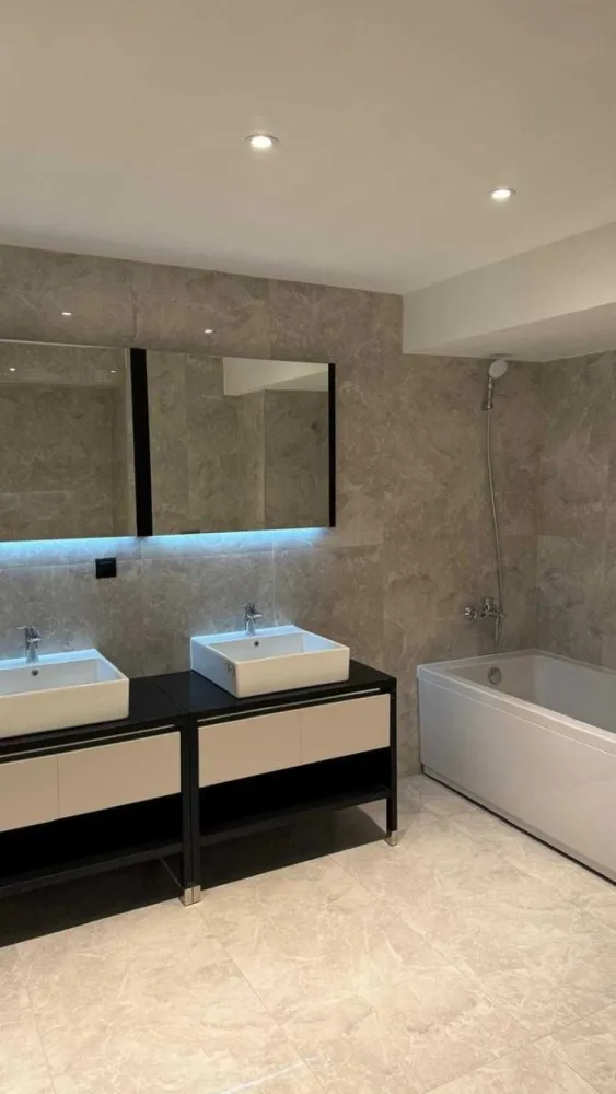 Duplex 4 camere, 182,10 mp, rezidential Select Dudesti - Direct de la propietar, duplex nou 2024, complet utilat (centrala, obiecte sanitare baie, apa, curent, gaze), cu un aspect impecabil, luminos, intr-o zona centrala linistita.
Apartamentul duplex are 4 camere, decomandat, aproape de statia de metrou Dristor. Locuinta se afla la etaj 11-12/12 intr-un bloc din complexul Select Residences, aflat pe calea Dudesti nr. 186, sector 3.
Locuinta se poate ocupa imediat si nu include loc parcare. ( se pot achizitiona de la dezvoltator ) . Se poate vande si spre sociatate cu factura negociabil. Pretul afisat include TVA si este valabil pentru persoane fizice, pentru persoane juridice se modifica cu taxare inversa.