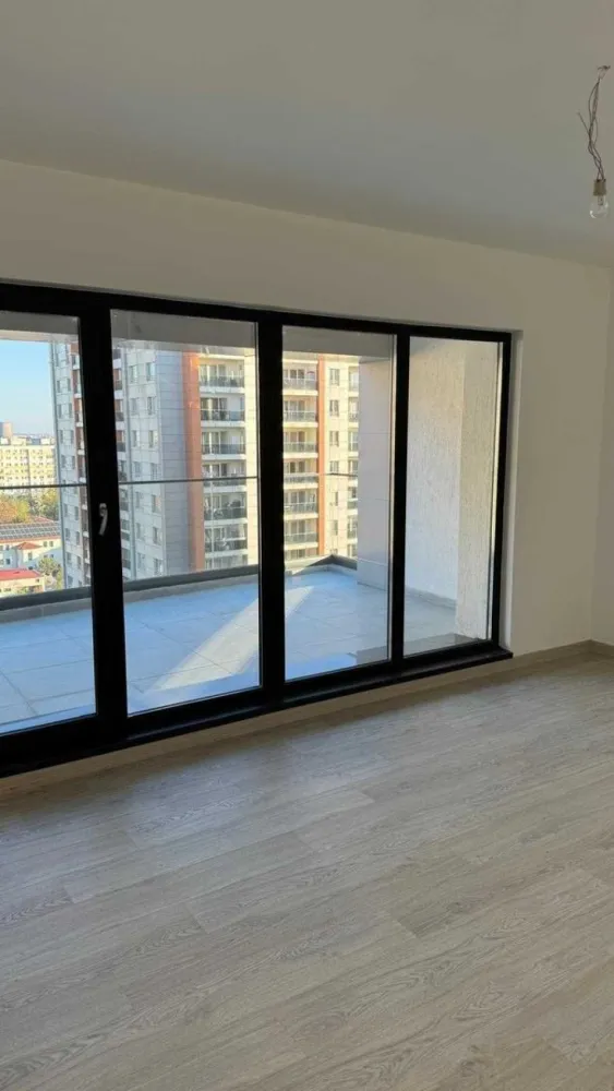 Duplex 4 camere, 182,10 mp, rezidential Select Dudesti - Direct de la propietar, duplex nou 2024, complet utilat (centrala, obiecte sanitare baie, apa, curent, gaze), cu un aspect impecabil, luminos, intr-o zona centrala linistita.
Apartamentul duplex are 4 camere, decomandat, aproape de statia de metrou Dristor. Locuinta se afla la etaj 11-12/12 intr-un bloc din complexul Select Residences, aflat pe calea Dudesti nr. 186, sector 3.
Locuinta se poate ocupa imediat si nu include loc parcare. ( se pot achizitiona de la dezvoltator ) . Se poate vande si spre sociatate cu factura negociabil. Pretul afisat include TVA si este valabil pentru persoane fizice, pentru persoane juridice se modifica cu taxare inversa.