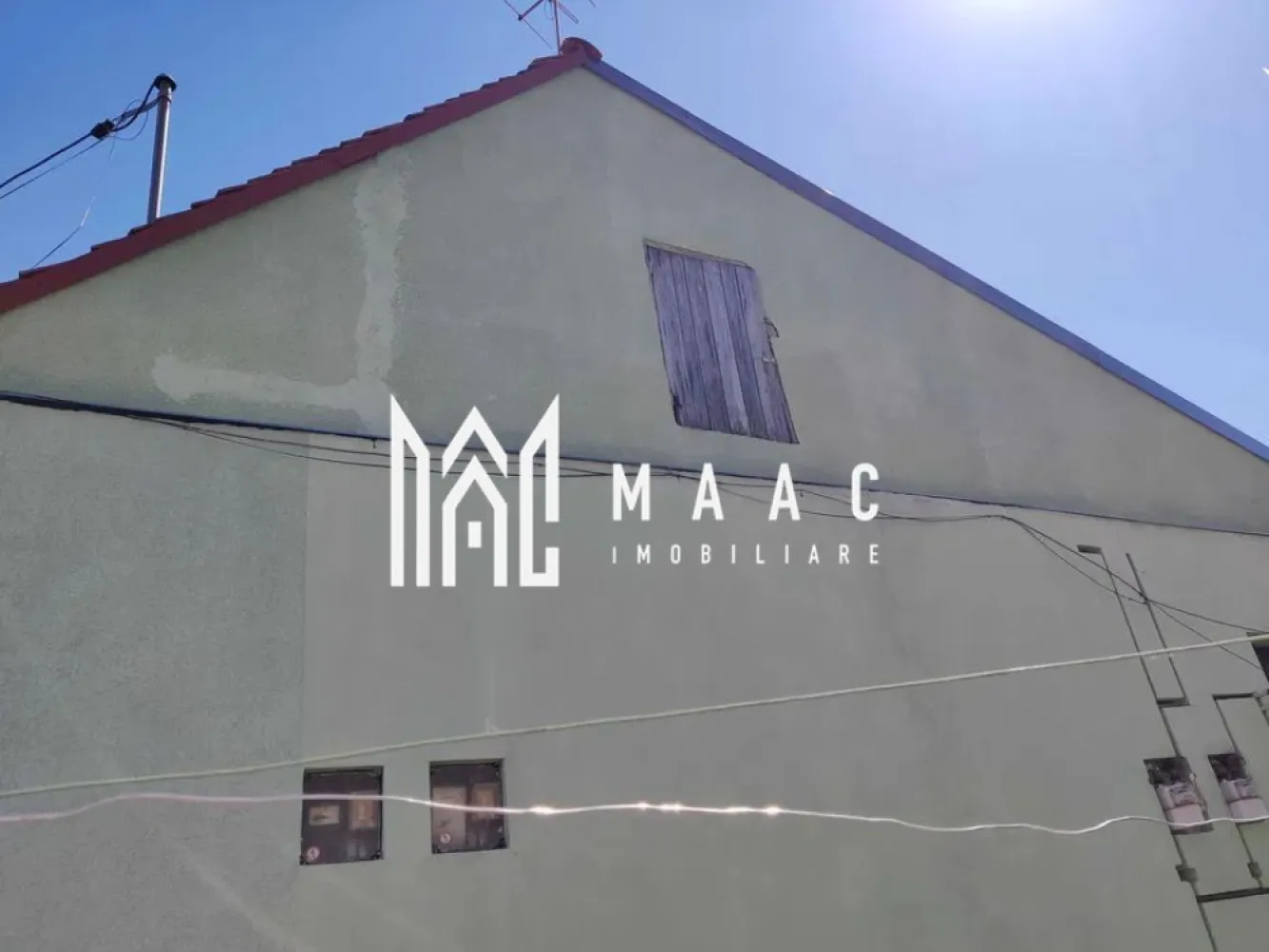 Casa Duplex I Curte I Pivnita I Terezian - MAAC Imobiliare vă propune spre vânzare o casă cu 3 camere, situată în zona Terezian, într-o curte comună cu un singur alt proprietar, proprietate ideală pentru cei care își doresc un spațiu ce poate fi amenajat și personalizat după propriul gust.

Imobilul are o suprafață utilă de 70 mp și necesită renovare completă, oferind astfel oportunitatea unei recompartimentări și reamenajări în funcție de nevoi. Se vinde nemobilată și neutilată, fiind disponibilă imediat.

Compartimentare:
-3 camere
-Bucătărie
-Baie
-Pivniță uscată

Detalii suplimentare:
-Curte comună cu încă un vecin
-Acces auto

Avantaje:
-Zonă accesibilă și căutată – Terezian
-Aproape de transport public, școli și magazine
-Spațiu generos, potrivit pentru renovare și recompartimentare
-Vecinătate liniștită

Pentru mai multe informații și programarea unei vizionări, vă rugăm să menționați la telefon numărul CP2536640.
