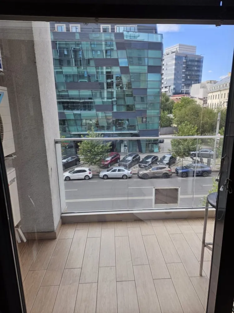 Apartament 4 camere -Unirii-Mircea Vodă - 4 camere, etaj 1, finisaje premium, poate fi folosit ca birou, clădire mixta comercial-rezidential, paza permanentă, 2 lifturi, TVA 0.