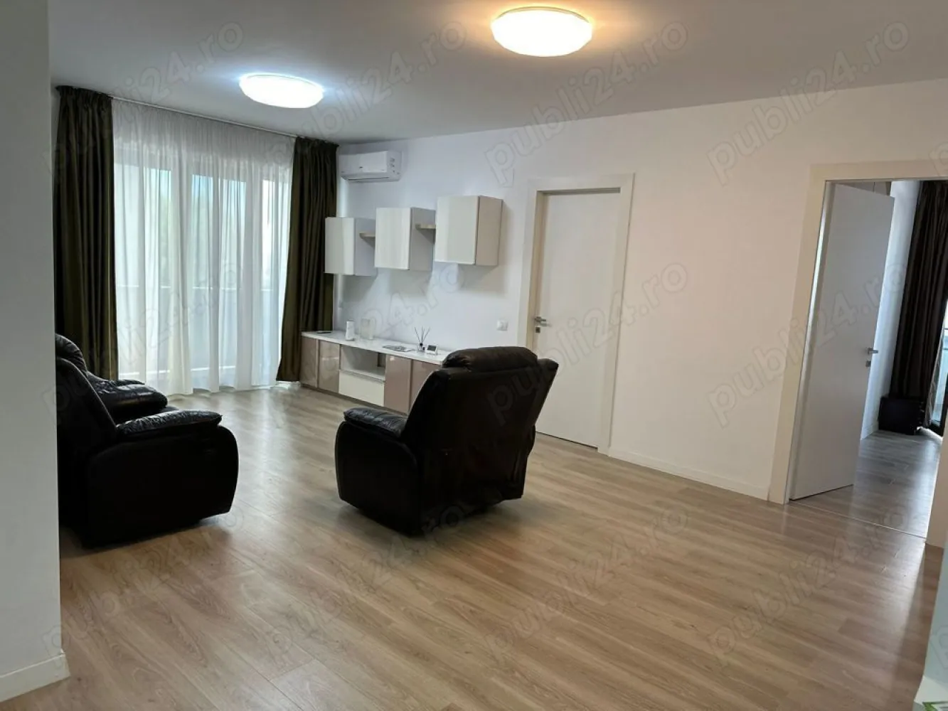 Apartament 3 camere București zona de Nord - Ofer spre vânzare un apartament de 3 camere situat in sectorul 1, pe șoseaua Gheorghe Ionescu Sisesti, la doar 10 minute cu mașina fata de Arcul de Triumf și Mall Băneasa Shopping Citit.

Caracteristici principale ale proprietății:

3 camere de tip semidecomandat 
Bucătărie închisă 
2 bai 
2 balcoane 

Detalii tehnice :

Suprafața utilă : 88 mp
Etaj 2 din 10
An construcție imobil : 2019
Central termica proprie
Încălzire în pardoseală 
Tâmplărie termopan Veka Spectral Umbra 7 camere
Pentru mai multe informații și programarea unei vizionari nu ezitați să mă contactați .
Exclus agenții !