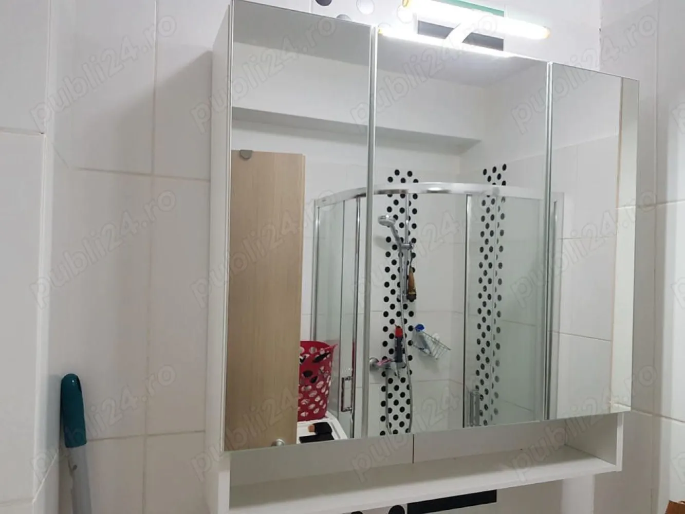 Apartament 3 camere 13 Septembrie cu parcare in subteran - Apartament 3 camere mobilat
Suprafata 68mp utili+balcon inchis cu sticla securizata 6mp
2 bai cu sanitare Roca
Centrala proprie
Aer conditionat
Bloc construit in 2016 cu izolatie de 10 cm
Un loc de parcare in subteran
2 minute de statia de autobuz, 5 minute de statia de tramvai si 10 minute de metrou
Supermarket in apropiere Mega Image la parter, Lidl 5 minute, Carrefour si Kaufland