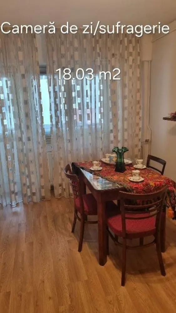 Apartament 3 camere, Clucerului - Apartament în sector 1, poziţionat excelent în apropierea parcurilor Herăstrău (15min pe jos) şi Kiseleff (10 min. pe jos), a şcolii gimnaziale Pia Bratianu, nr.17 (2 min pe jos), Mega Image (vis-a-vis de bloc).

Bloc cu o singura scară, izolat termic, cu faţada şi acoperişul reablitate, deasemenea liftul a fost recondiţionat de curând, interfon. Vecinii sunt o comunitate de oameni liniştiti, civilizati. An de construcţie 1977.

Apartamentul are o suprafaţă totala de 76 m2 în care intra: 

âœ…ď¸3 camere
âœ…ď¸o baie cu aerisire naturala
âœ…ď¸o bucătărie 
âœ…ď¸un vestibul 
âœ…ď¸o debara
âœ…ď¸doua balcoane - dintre care unul foarte mare, de 10 m2, ambele închise cu geamuri termopane. 

Apartamentul necesita renovare pentru a-şi atinge potenţialul maxim. Ideal locuinta daca iti doresti un apartment special, frumos si bine pozitionat, cu liniste, luminos, spatios, civilizat, în apropierea bvd. Ion Mihalache. 

Fiind situat intr-o zona centrala, acest apartament beneficiaza de acces rapid la toate facilitatile orasului, mijloace de transport în comun şi parcuri. Desi necesita renovare, apartamentul ofera un potential deosebit, ideal pentru cineva care doreste sa-si personalizeze spatiul de locuit intr-o locatie de top.

Retras de la bulevardul principal, ferit de zgomotul tramvaielor şi al agitaţiei urbane, intr-o mica oază verde

Apartamentul este gol şi disponibil imediat. Sunt proprietar, nu trebuie să plătiţi comision, nu colaborez cu agenţii.