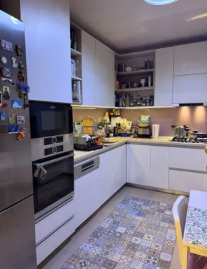 Apartament la cheie 3 camere 2bai curte proprie parcare subterana lift