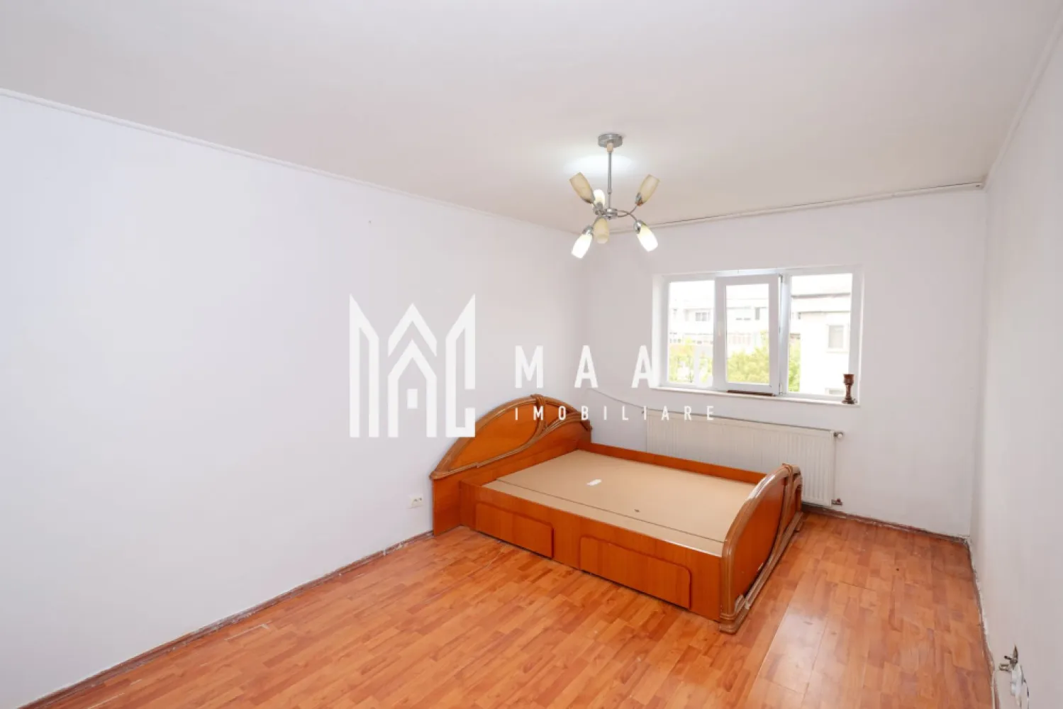 Apartament 2 Camere Decomandat | Ostroveni | 51 MP - 62.000 Euro | Apartament 2 Camere | Etaj 4/5 Ostroveni | 51MP MAAC Imobiliare va propune spre vanzare un apartament cu 2 camere aflat la etajul 4/5 pe strada Lucian Blaga ( Ostroveni). Acesta se vinde mobilat si utilat ca in fotografii, mobilat si utilat, si este disponibil pentru mutare imediata. In proximitate gasim o multitudine de locuri de parcare cu titlu gratuit, scoala Nr.9, piata Ostroveni, faleza Olt, Bulevardul Dem Radulescu. Apartamentul este decomandat total si este compus din: hol, living, bucatarie, baie, dormitor, balcon. Suprafata utila 46.5MP , Suprafata totala 51 MP id- CP2777146