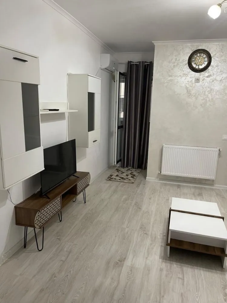 Garsoniera Mobilata si utilata complet, complex Avangarde City - De vanzare Garsoniera in Avangarde City strada Tineretului,Militari Residence.
Mobilata si utilata complet cu tot ce este nevoie. 
Se afla la parter inalt (etajul 1) mai exista un etaj sub, suprafata utila 30mp.
Pret 46.000€