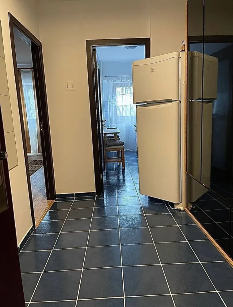 Propietar, Garsonieră de Vânzare, Liberty Mall - GARSONIERĂ DE VÂNZARE, Se accepta și Credit Ipotecar. Etaj 2/8, Bloc 1989, Pozitionata Ideal, balcon inchis si de calitate!.Spațioasă, Suprafață 40,77mp. Decomandată, mobilată și utilată. Se vinde exact cum este în poze. Electrocasnice , Aer condiționat etc. Apometre, balcon închis. Bloc supravegheat video, două ascensoare. LOCALIZARE: Situată Strada Năsăud lângă Liberty Center.Mijloace transport in comun: acces foarte Rapid Piata Unirii! S.T.B. 117, ,Tramvai 8,32 etc.. În apropiere Carrefour ,Kaufland, Penny, Lidl, Liberty Center. Școală, Grădiniță. Acte pregătite pentru vânzare, cadastru, Certificat Energetic.
