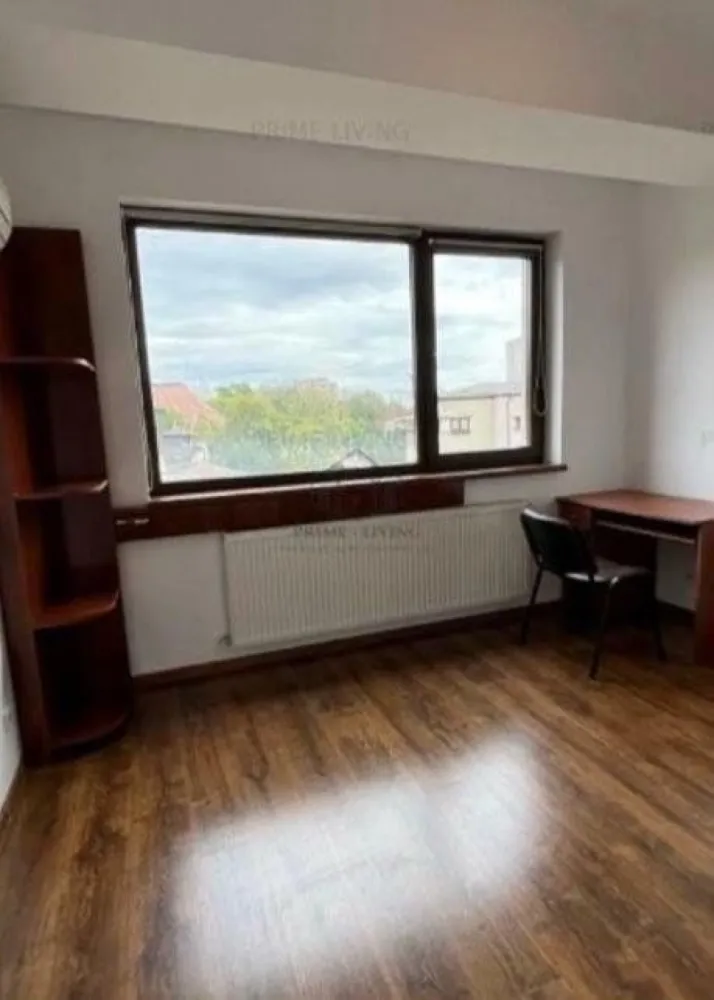 Unirii Tineretului Parcul Carol - Comision 0% pentru cumparator.
Agentie imobiliara AllHouse vinde in exclusivitate apartament 3 camere semidecomandat.
Living openspace cu bucataria.
1 Dormitor matrimonial cu baie proprie.
1 Dormitor cu baie separat.
2 Holuri.
1 Balcon tip logie de 7 mp.
Imobil din 2008 tip boutique cu 18 apartamente.
Etaj 3/5 cu lift.
Vedere catre Parcul Carol.
Loc de parcare in subteran inclus in pret.
Pret fix!