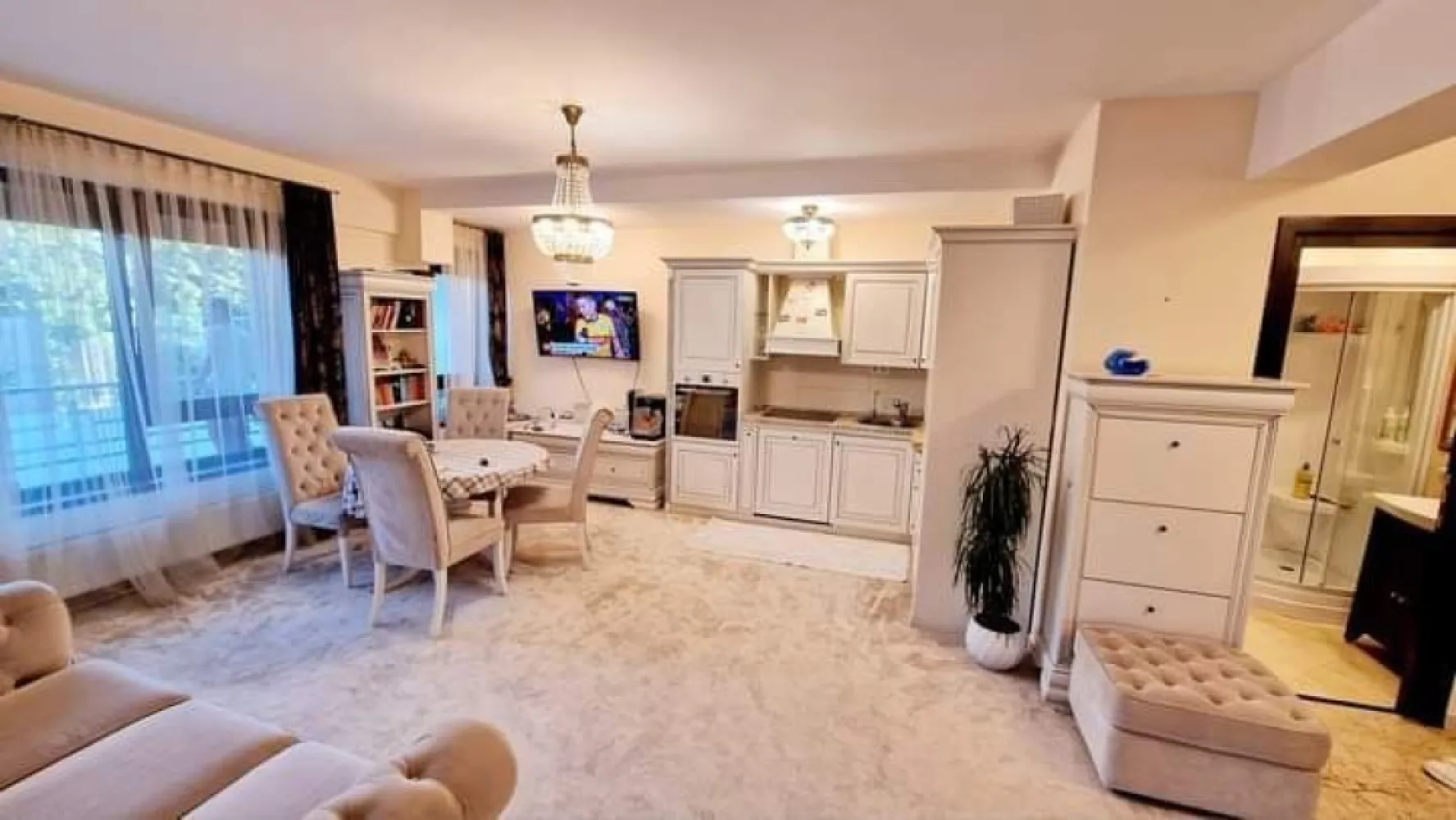 Exclusive Residence Copou - Apartament cu 3 camere - Apartament de vânzare aflat în Exclusive Residence Copou.

Descriere generală
• Vă prezint un apartament disponibil pentru vânzare, situat în ansamblul imobiliar Exclusive Residence Copou, unic prin poziția sa în cartier.

• Acesta este alcătuit din trei camere (două dormitoare, living open space cu bucătăria și hol), două băi și două terase cu o suprafață foarte generoasă și o priveliște foarte frumoasă spre Sărărie și Aeroportul Internațional Iași.

Suprafață
• Este situat la etajul 2 din 5, având o suprafață utilă de 70 mp și 15 mp de terase.

Facilități
• Proiectul cuprinde un ansamblu exclusivist de 19 blocuri noi, cu parcare subterană și supraterană, market, diferite saloane de înfrumusețare, piscină și club de fitness.

Beethoven Suite
• Apartamentul prezentat a fost numit de către dezvoltatorii imobiliari Beethoven Suite, un model extrem de rar și singurul la revânzare în ultimii 8 ani.

• Design interior
• Distincția acestui apartament este dată de eleganța discretă, de decoruri rafinate și lumină. Linii simple care denotă bun gust și reliefează rafinamentul decorului. Linii clasice ce se împletesc într-o formă unică, fără de egal, descriu o alternanţă între lux şi simplitate, echilibru şi somptuozitate. Aerul romantic al ambientului pastrează elemente inspirate de armonia unei simfonii.

Dotări/Finisaje
• Pasiune și calitate într-un stil de excepție.
• Dotări/Finisaje:
• Ușă din lemn masiv la intrare în apartament, dar și în interior;
• Geamuri termopan cu 3 rânduri de sticlă (4S Saint Gobain);
• Piatră naturală în baie
• Parchet din lemn de bambus în dormitor
• Marmură în zona de bucătărie și living room
• Aer condiționat
• Cadă cu hidromasaj 
• Termosistem de 15 cm;
• Încălzire centrală de bloc;
• Panouri solare TACONOVA;
• Lift Schindler de 6 persoane;
• Curte interioară supravegheată cu camere video;
• Locuri de parcare închiriabile.
• Etc

Preț și disponibilitate
• Apartamentul se vinde complet mobilat și utilat pentru suma de 350.000 euro.
• Disponibil imediat.