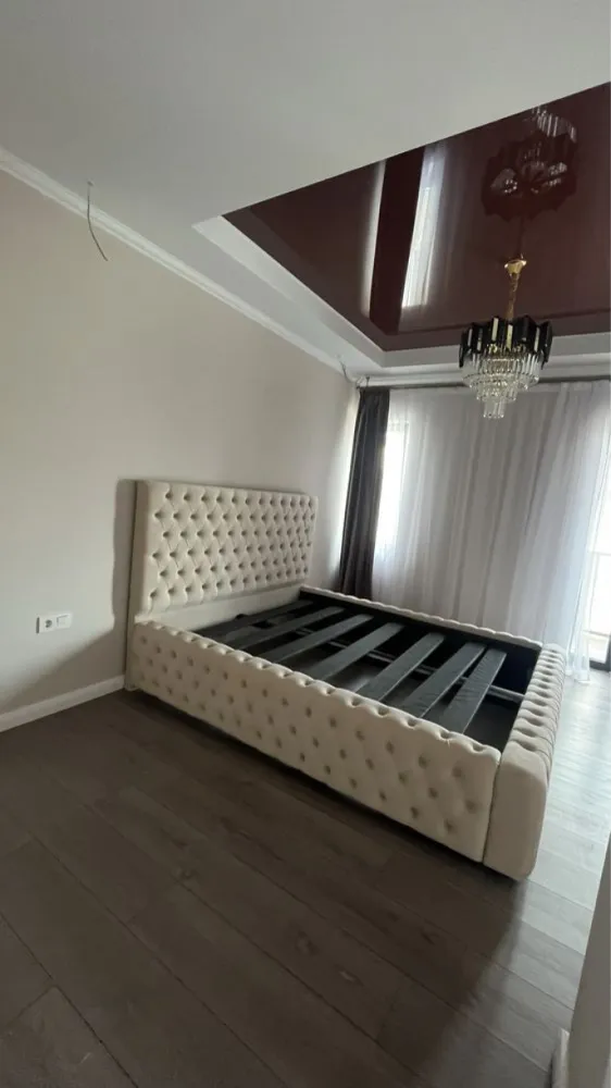 Casa Bucium Noua Direct Dezvoltator - Direct Dezvoltator 
Aceast ansamblu de case este situat in zona rezidențiala Bucium la 1 km de supermarket LIDL și benzinaria Mol, intr-o locatie foarte liniștita și cu vedere deosebita asupra orașului Iasi..
Este formată din parter și etaj cu o suprafața 112 mp utili și teren 400 mp+77 mp cota indiviză 
Caile de acces intre proprietati beneficiaza de drumuri asfaltate, alei si trotuare amenajate cu pavele.
Casele sunt concepute pentru confortul și necesităților unei familii.
Structural sunt coonfigurata din living spațios , 3 dormitoare , bucătărie , dresing , 2 bai , terasa , Magazie. 

Finisaje exterioare:
Tencuiala decorativa
Geam termopan de cea mai buna calitate
Polistiren 10 cm EPS 100 Grafitat
Caramida Porotherm
Hidorizolatie acoperis - placa beton armat, hidroizolatie, polistiren
Trotuar pavaj in fata casei
Platforma pavaj pentru parcare masina
Garduri din Boltari și metalice pentru delimitarea curtii
Finisaje interioare
Tencuiala - Glet
Sapa pe baza de ipsos
Gresie si faianta pentru bai si bucatarie - modele la alegerea clientului din oferta furnizorilor Panoramic Residence ;
Bai echipate (obiecte sanitare: Wc-uri si lavoare portelan, bideu, cada baie, cabina dus)
Centrala termica
Calorifere otel si incalzire prin pardoseala;
Intrerupatoare si prize
Usi interioare
Pardoseli din parchet laminat montat pe folie PEE 3 mm in dormitoare, hol etaj si living(culori modele - la alegerea clientului);
Zugraveli cu vopsea lavabila alba;
Scara interioara zidita, placata cu lemn, cu balustrada si mana curenta din lemn
MOBILATA

Utilitati
Apa din reteaua publica Iasi (Apavital)
Canalizare retea publica Iasi (Apavital)
Gaze (EON)
Energie electrica
Prețul este de 169900TVA inclus
Pentru mai multe detalii ne puteți contacta
07******18 Vezi mai puţin