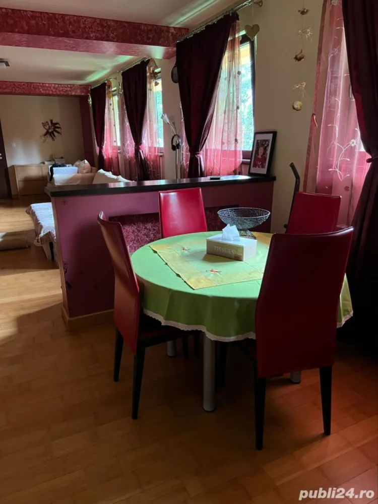 Casa de Vanzare - Vând Vilă în Iași Str. Prof Nicolae Bucur , penultima stație de tramvai spre CUG , 5 minute de mers până la stația de tramvai nr.9 și autobuz. Vilă este compusă din Living 50 mp, 3 Dormitoare de 17 mp fiecare, Birou 16 mp , Balcon 12 mp,2 Băi, Bucătărie , 1 zona de depozitare și hol , Aer Condiționat, Centrală Termică ultima generație în condensare , apă , gaz etc În exterior există o magazie , Terasă , grătar , gazon și zona de flori și un Brad Argintiu.

Vila are 174 mp utili iar teren aferent circa 300mp se vinde utilată și mobilată