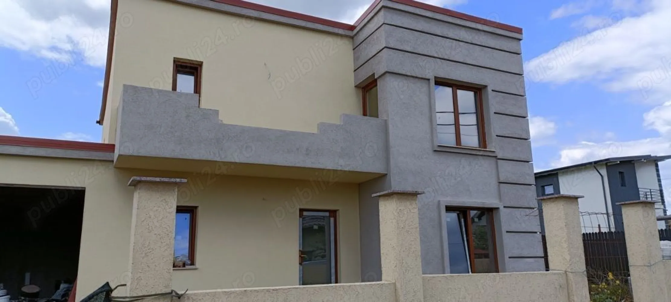 Proprietar Casa Valea Lupului GARAJ - Proprietar persoana fizica intabulata apa,canal,curent,gaz,drum asfaltat.Casă in Valea Lupului, -130mp utili casa +21mp !! GARAJ intabulat !! + 25 mp terase si balcoane,350 mp teren.Dimensiuni casa 9 9 +garaj 6,5 3,5 .Asfalt Strada Tudor Vianu.
-Parter: Hol intrare,living,bucatarie, baie de 6,5mp. Terasa;
-Etaj:Hol, 3 dormitoare,2 balcoane si baie cu o suprafață de 11mp complet utilata cu mobilier .Incălzire in pardoseală in toată casa,distribuitoare,pompe pe fiecare nivel , placă din beton si peste etaj izolata cu vată (in total 3 plăci de beton).Casă proiectata astfel incat sa nu
 aiba spatii inutile de intretinut incalzit.Prize si intrerupatoare modulare -Tamplarie Salamander cu 3 randuri de sticla 4S, 3 randuri de garnituri,feronerie Roto (stejar auriu) .Teren imprejmuit cu gard din șipcă metalică si temelie de beton iar în partea din fata este construit cu stalpi din beton si zidarie finisat cu tencuiala decorativa.. .Parc copii la 200m;-Skate Park la 250m.Statie maxi-taxi 300m.Supermarket (Penny, Mega, Carrefour).Accept credit.Actele sunt finalizate.... Mai multe detalii la telefon.