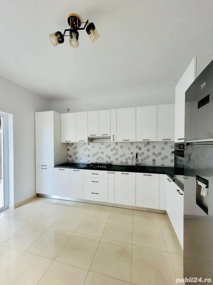 Vila deosebita,zona Hlincea - Se vinde in exclusivitate vila mobilata si utilata modern,curte amenajata complet,rulouri,gazon, arbori ornamentali,terasa acoperita. Casa se afla in Hlincea intr-o zona splendida de vile, o oaza de liniste si un peisaj de vis. Având 125 mp utili si 350 mp teren, imobilul este compartimentat astfel : 
Parter: living,hol,baie,bucatarie cu iesire pe terasa ;
Etaj : 3 dormitoare,balcon, baie;
+mansarda.
Casa este izolata cu polistiren de 10 , iar podul cu vata bazaltica. 
Ca localizare sunte aproape de cele 2 manastiri emblematice a Iasului : Hlincea si Cetatuia,la 5 minute de Continental si 20 minute de Palas, Podu Ros. Se accepta credit! Casa se vinde ca in poze! Preț : 155.000 Euro