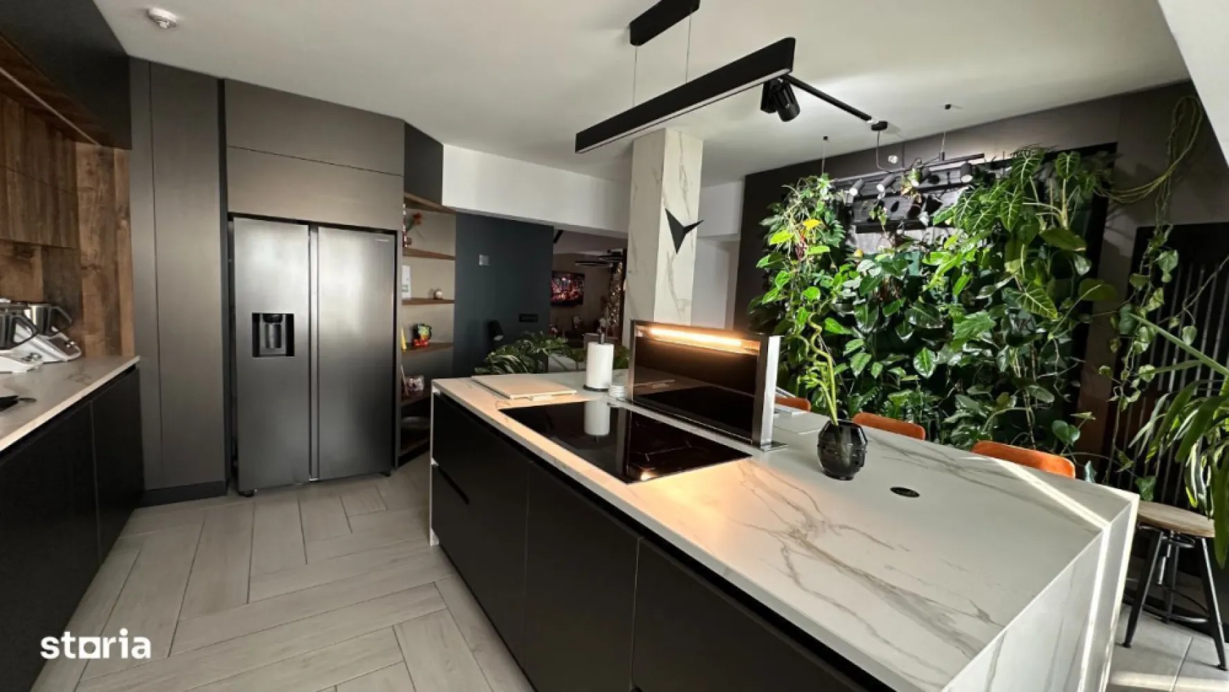 Poze reale | Mutare imediată | Apartament intabulat PREMIUM | 110 mp - PF ofer spre vânzare 
Apartamentul este situat într-un complex rezidențial nou din zona Tătărași, cu acces rapid către supermarket, stație de transport public (aceasta aflându-se chiar în fața complexului), facultăți și zonele de interes (3 minute de Iulius Mall, 5 minute de Palas Mall, 10 minute de Piața Unirii).
Intrarea în complex este securizată și beneficiază de sistem supraveghere video.
Apartamentul este format prin alipirea a 2 apartamente (2 camere si 1 cameră) + boxă și este recompartimentat astfel: 
. 
Apartamentul se remarcă prin:
2 centrale termice Bosch conectate la un singur termostat
Unitate AC Daikin Smart
Sistem Smart Home: Benzi led mobilier de la Hafele
Oglinzi băi Smart (luminare LED, conexiune Bluetooth, afișaj oră, vreme)
Uși exterioare cu izolație fonică, blocatori antiefracție, cu interior din lemn și plăci HDF
Parchet clasă trafic Ac4 (trafic intens)
Geamuri tripan 4 anotimpuri
Plăci ceramice porțelanate și rectificate
Senzori detecție fum, gaz, apă
Cuptor și cuptor cu microunde Bosch
Mașină de spălat rufe Samsung
Mașină de spălat vase incorporabilă Beko
Vinotecă 
Dressing spațios
Pat dormitor tapițat catifea, cu ladă de depozitare
Birou & masă toaletă pentru machiat 2 în 1
Apartamentul se vinde gata mobilat, cu toate cele enumerate mai sus. Nu se solicită perioadă de abitație, viitorul proprietar se poate muta în apartament a doua zi după semnarea actelor. 
Contact: George ; Irina