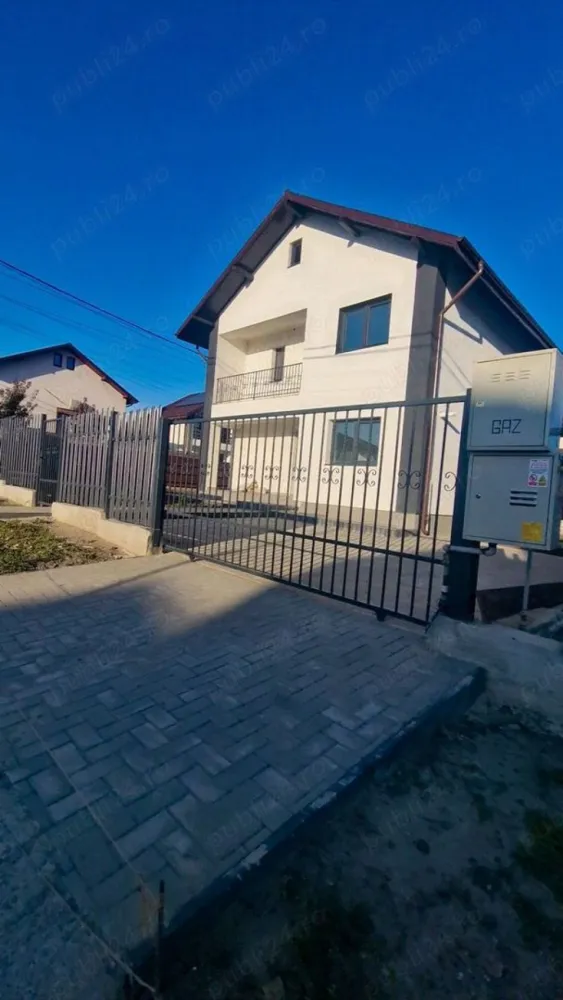 Direct de la dezvoltator CASĂ 5 camere și teren 408 MP - Vând casă individuală la Valea Lupului, la stradă asfaltată pe Lucian Blaga (cea mai căutată și dorită zonă). Casă cu 5 camere, regim de înălțime P + 1 + Pod înalt ce se poate compartimenta ulterior. Suprafața total construită este de 154 mp, utili 125 mp, teren 408 mp. Compartimentare:

Parter: hol, baie, 1 dormitor birou, bucătărie, living cu acces la terasă acoperită (30mp) și grădină.

Etaj: 3 dormitoare si o baie utilată, hol cu ieșire pe balcon (priveliște deosebită, aer curat).

Pod înalt ce se poate compartimenta ulterior.

Utilități - apă, canalizare, electricitate, gaz metan, încălzire în pardoseală, loc de parcare.

Casa este modernă și elegantă, concepută de la zero de către dezvoltator împreună cu o echipă profesionistă și dedicată. Casa este construită pe cadre de beton armat, cărămidă Porotherm de 24 cm atât la pereții exteriori cât și la cei interiori, structură rezistentă, izolare fonică bună, scară interioară construită din beton, tâmplăria exterioară PVC marca Salamander cu geam tripan. Finisaje de lux, rafinament și luminozitate. Poziția casei este deosebită cu acces rapid la punctele de interes. Modalitate de plată - cash, credit bancar sau programul Noua Casă. Preț 180000 cu tva inclus de 19% direct de la dezvoltator. Tel. Petrișor
