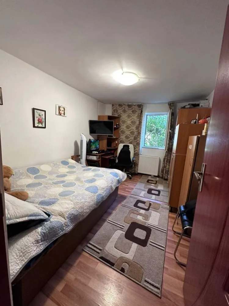P.F. Casă Copou. 169000€. - Casă în zona Sărărie: 1 Living, 2 dormitoare, 1 bucătărie, 1 baie, terasa, 2 magazii. Suprafața casa 83mp. Suprafața teren 366mp. Curent electric, internet, canalizare prin fosa cu posibilitatea de racordare la rețeaua stradală, geamuri termopan, centrala gaz.
Construita 1955, renovată complet în anul 2000. Preț 169000€. Negociabil!
Tel 07******99