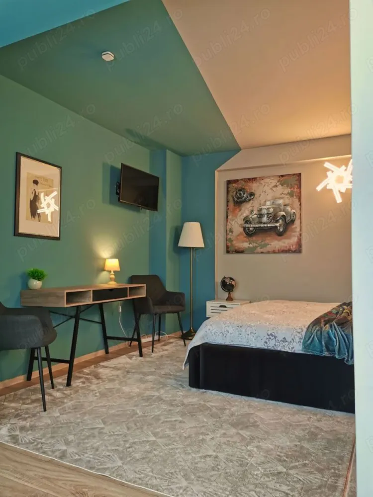 Pensiune Ultracentrala IASI - ROI 10 ani - Se vinde pensiune ultracentrala in IASI.
Categoria 3 stele.

Formata din:
- 8 camere de cazare intre 15 si 60 mp
- Apartament tip PENTHOUSE 100mp + terasa 110 mp

Total SU: 400mp + terasa 110 mp + foisor 8mp

Toate camerele sunt dotate cu mobilier nou, facut la comanda, bucatarie, dulap, baie proprie cu dus tip walk-in.

Return of Investment: 