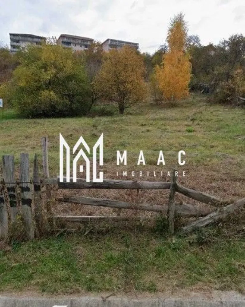Teren Intravilan | 3000 mp | Sibiu - MAAC Imobiliare vă propune spre vânzare un teren generos cu suprafața de 3.000 mp, ideal pentru investiție, dezvoltare rezidențială sau proiecte imobiliare, amplasat într-o zonă aflată în continuă dezvoltare, cu acces facil și poziționare avantajoasă. Proprietatea beneficiază de deschidere la stradă de 24 metri liniari, oferind multiple posibilități de parcelare sau construire, fiind potrivită atât pentru investitori, cât și pentru dezvoltatori interesați de o zonă cu potențial ridicat de valorificare.

Terenul are acces direct din stradă asfaltată, ceea ce asigură conectivitate rapidă și acces facil către principalele puncte de interes din zonă. Utilitățile se află în apropiere, un avantaj important pentru viitoarele proiecte rezidențiale sau investiționale. Amplasarea într-o zonă liniștită, dar bine conectată, contribuie la atractivitatea proprietății și la perspectivele excelente de dezvoltare pe termen lung.

Caracteristici:
-Suprafață teren: 3.000 mp
-Deschidere la stradă: 24 ml
-Acces direct din stradă asfaltată
-Utilități în apropiere
-Zonă în continuă dezvoltare
-Potrivit pentru investiție sau dezvoltare rezidențială
-Poziționare excelentă, cu acces rapid către punctele de interes

Pentru mai multe detalii sau informații, vă rugăm să specificați telefonic numărul CP2533551.