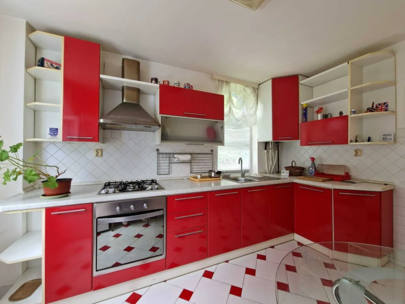 Persoana fizica vand vila Aleea Domenii - Persoana fizica vand vila zona Plopii fara sot - Aleea Domenii

An constructie - 2003, 4 camere, 240mp suprafata construita, 820mp suprafata teren

Garaj beci terasa spatioasa

Mai multe detalii si poze in privat/whatsapp 07******27
