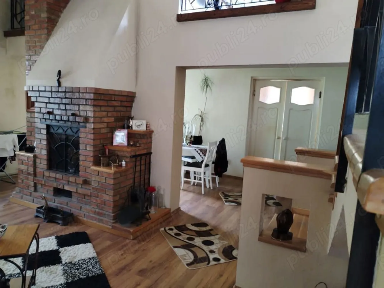 casă Moara de Vănt direct de la proprietar - Persoană fizică Vănd casă .str Moara de Vănt . Planul 2 de la strada principală Zonă foarte frumoasă Suprafață utilă 197mp. Teren 500mp Casa este construită toată din cărămidă plină Grosime pereți 45cm Inclusiv pereții despărțitori interiori tot cărămidă plină Este o construcție safe din toate punctele de vedere Este compusă din .partier 2 Living room Cu șemineu zidit din cărămidă 1.bucătărie spațioasă ,loc de luat masa 1 baie 1 dormitor La etaj..3 dormitoare 1 baie 1 dress Hol +terasă exterioara.cu vedere panoramică Ofer mai multe poze în privat Tel..