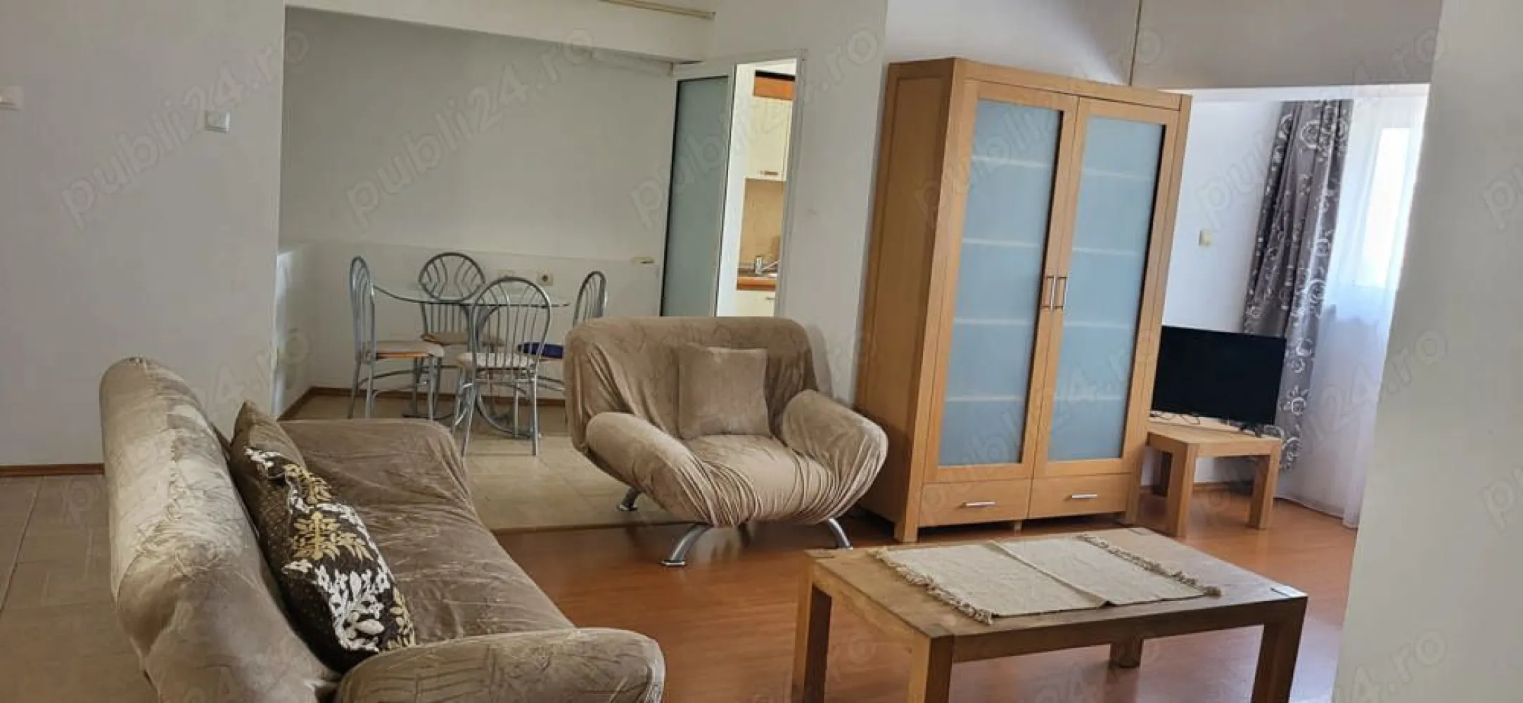 Vând apartament 2 camere ultracentral în Iași. - Apartamentul este localizat pe bdul A Panu, langa judecatoria Iasi, bloc 7 noiembrie, etaj 10, mobilat si utilat, curat, centrala termica, aer conditionat.