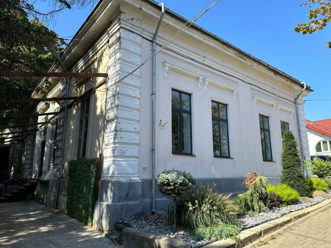 Persoana fizica !! vand casa Centru !! 1160 Mp !! rate !! - Persoana fizica !! vand casa Centru !! 1160 Mp !! se poate plati si in rate !! Casa se afla pe Lascar Catargi vizavi de Oscar, accept schimb.