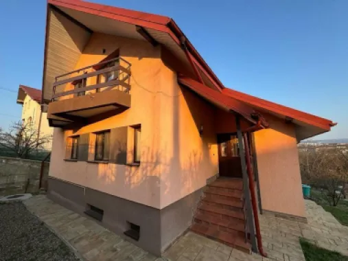 Hlincea, str.Mănăstirii, CIUREA, Iaşi + 1.700 mp teren şi Vilă (D+P+M)