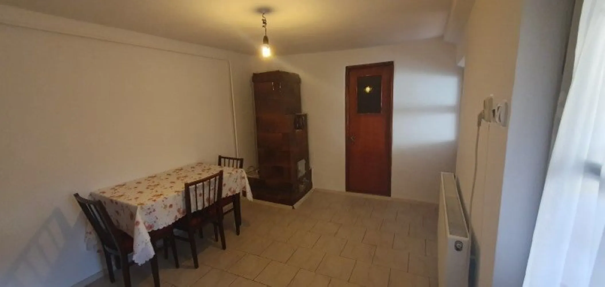 Andronache, str. Turistilor nr. 27 - proprietar, casa curte locuibila, caramida, centrala, gaze, lumina, put, garaj, 3 camere, bucatarie, hol, baie, camara,